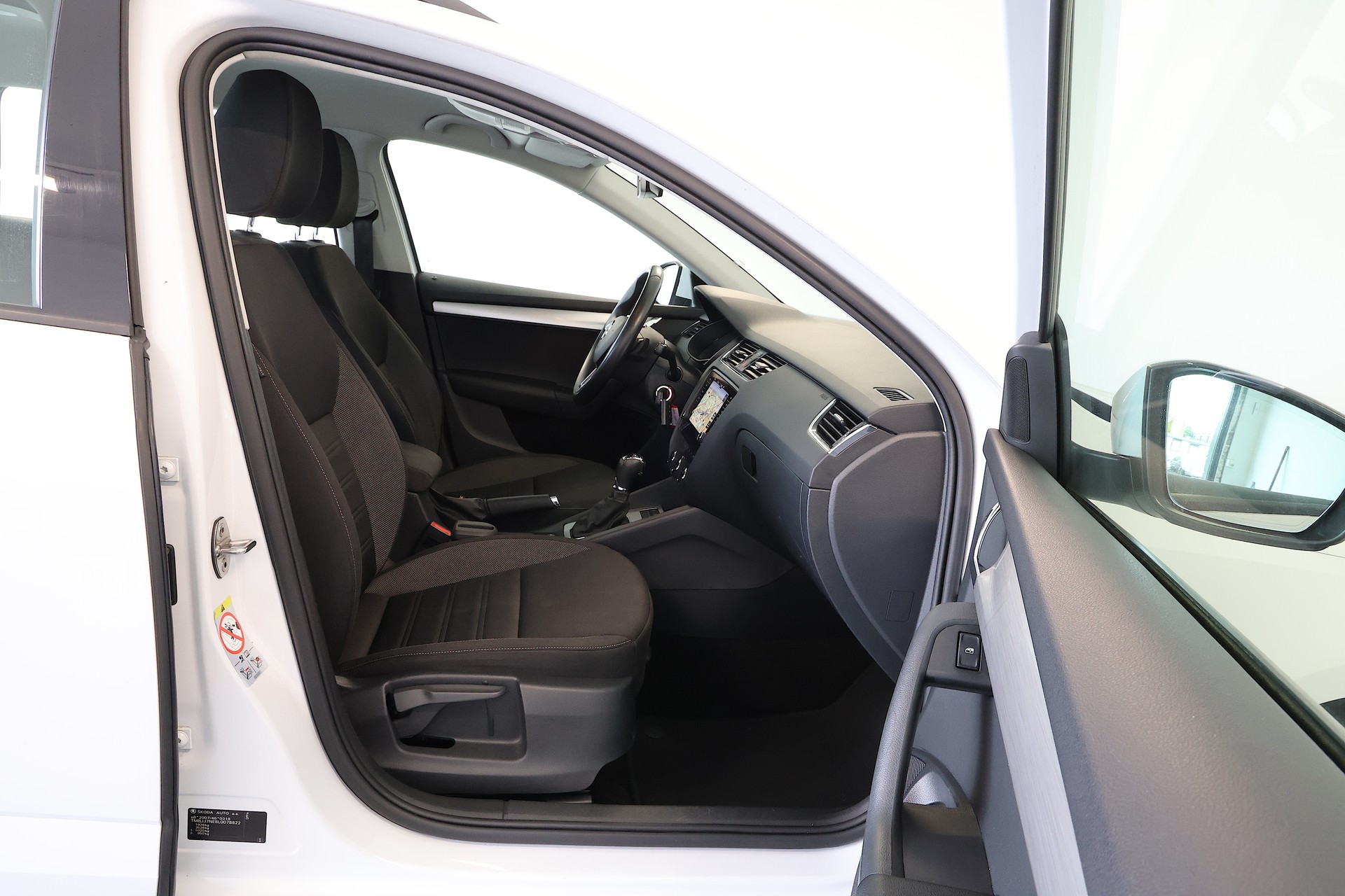 SKODA Octavia Combi 2.0 TDI Ambition DSG-image-11