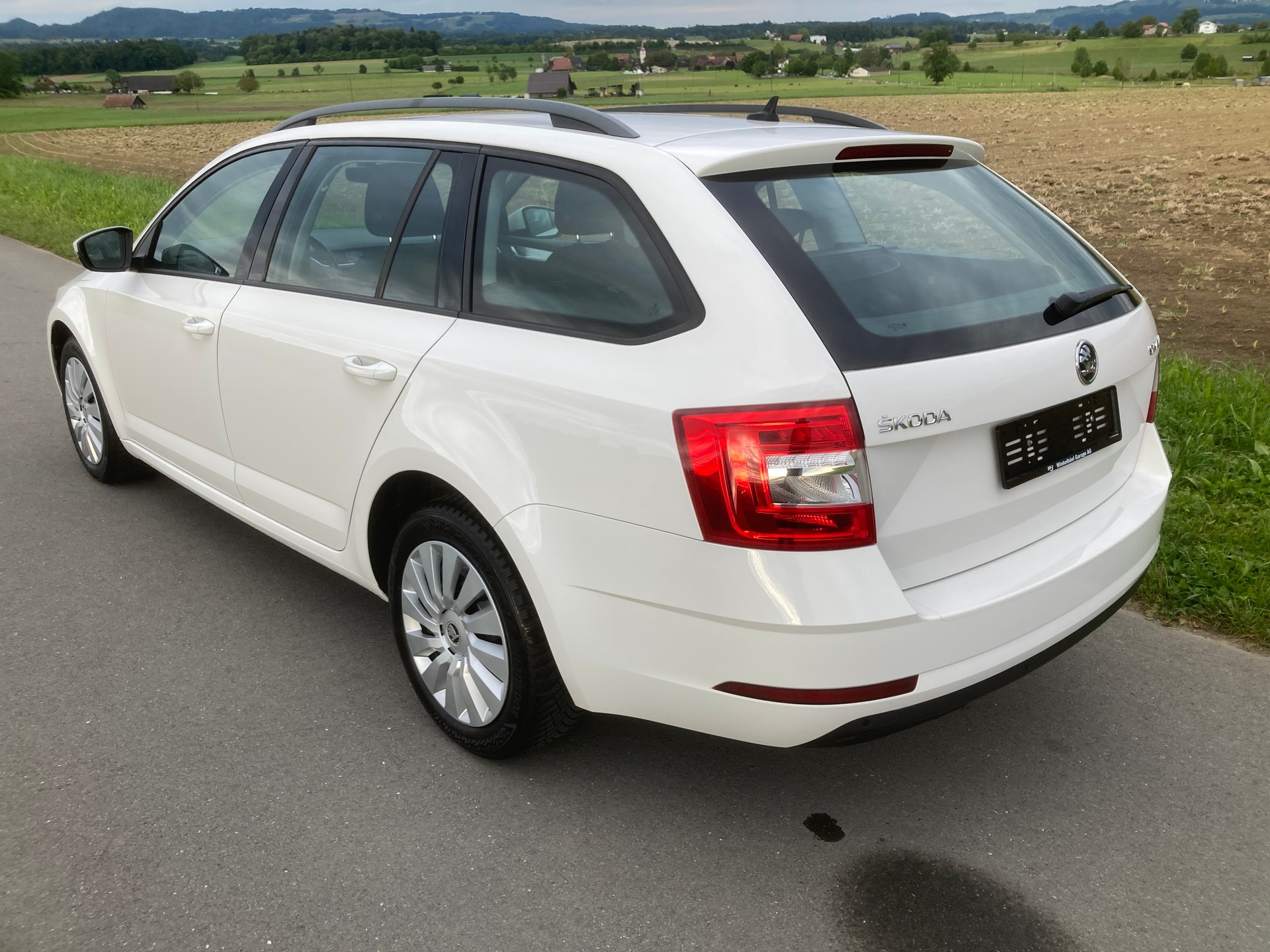 SKODA Octavia Combi 1.6 TDI Ambition DSG-image-3