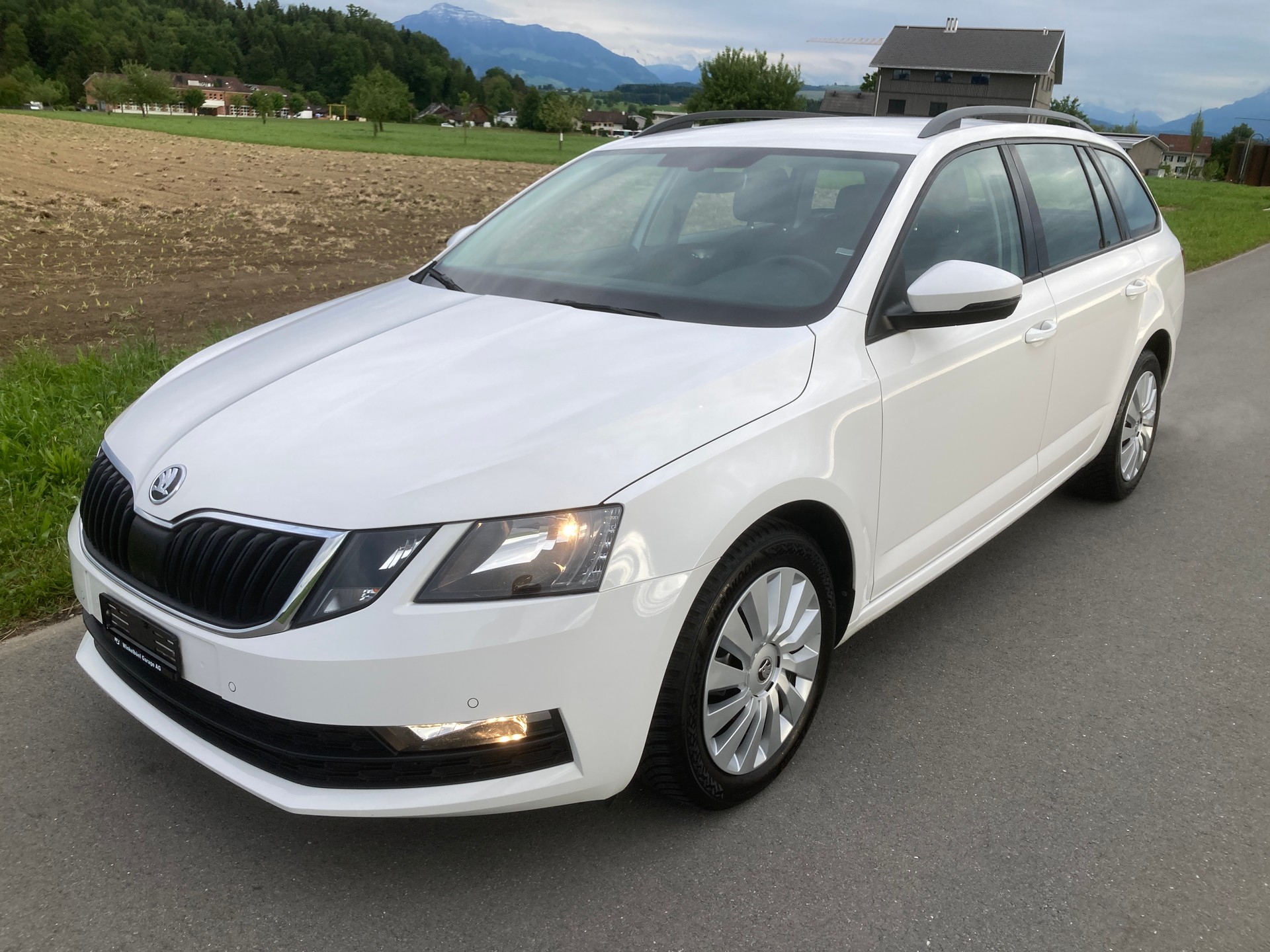 SKODA Octavia Combi 1.6 TDI Ambition DSG-image-0
