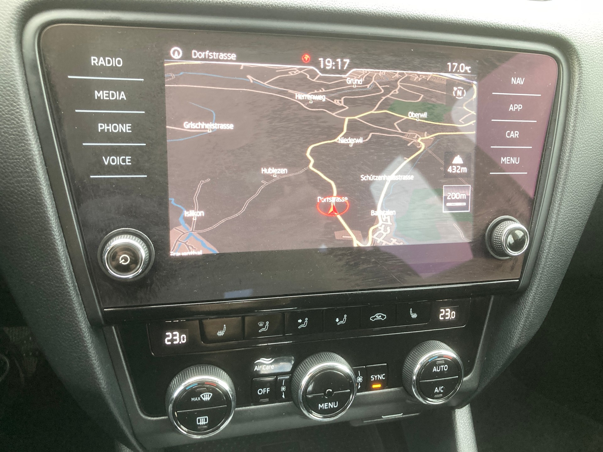 SKODA Octavia Combi 1.6 TDI Ambition DSG-image-10