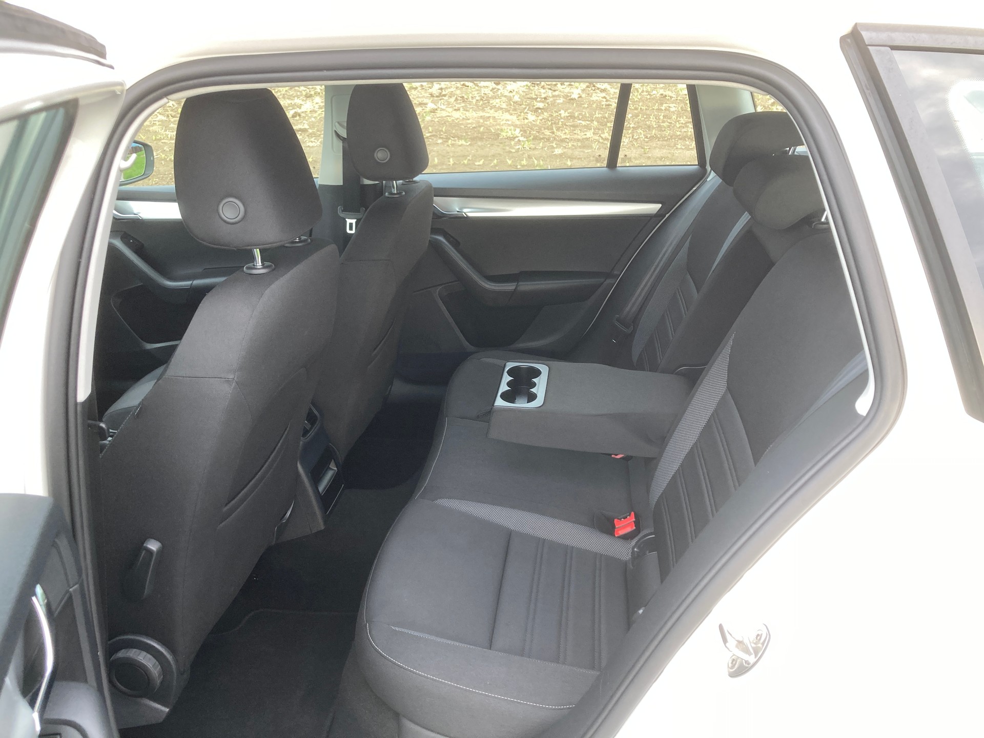 SKODA Octavia Combi 1.6 TDI Ambition DSG-image-7