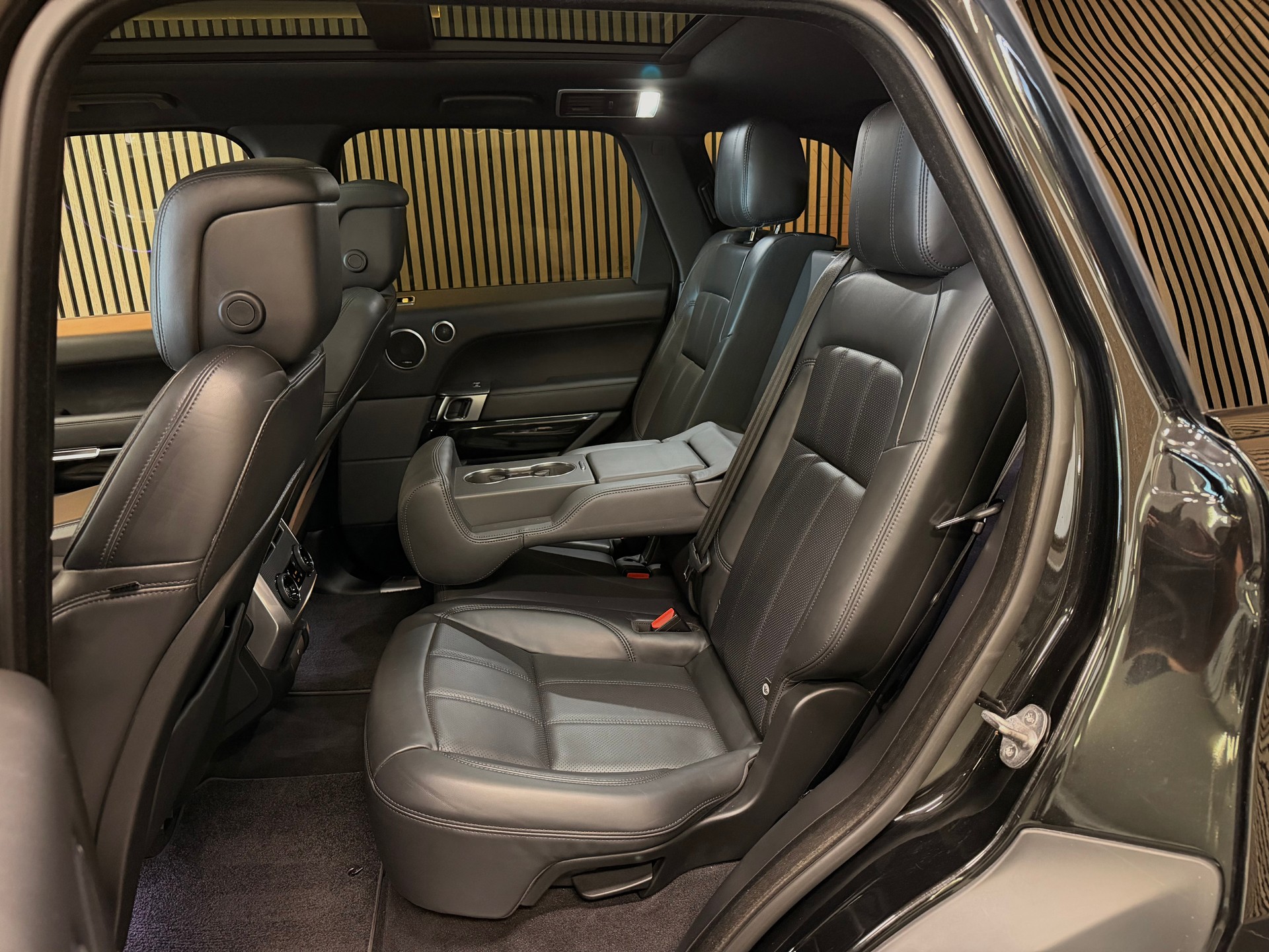 LAND ROVER Range Rover Sport D350 3.0D I6D | Santorini Black | 350PS | CH-Fzg. | CarVertical |-image-16