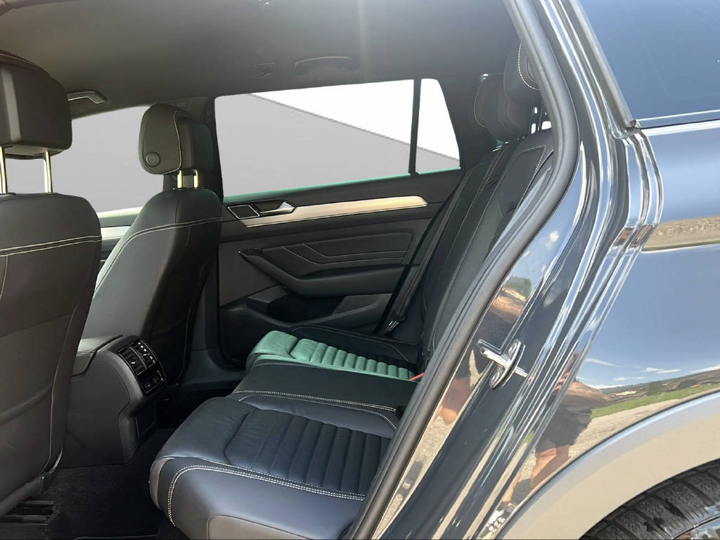 VW Passat Variant 2.0 TDI 190 All-image-11