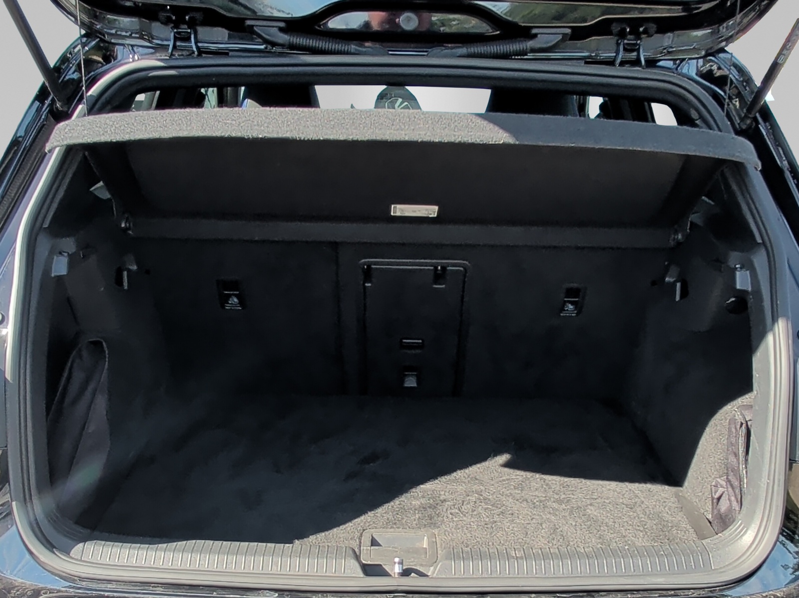 VW Golf 2.0 TSI R DSG 4Motion-image-11