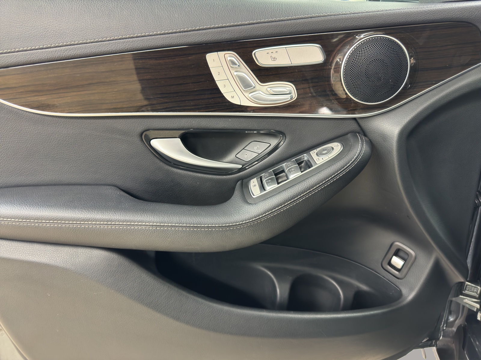 MERCEDES-BENZ GLC 200 d Off-Road 4Matic-image-12