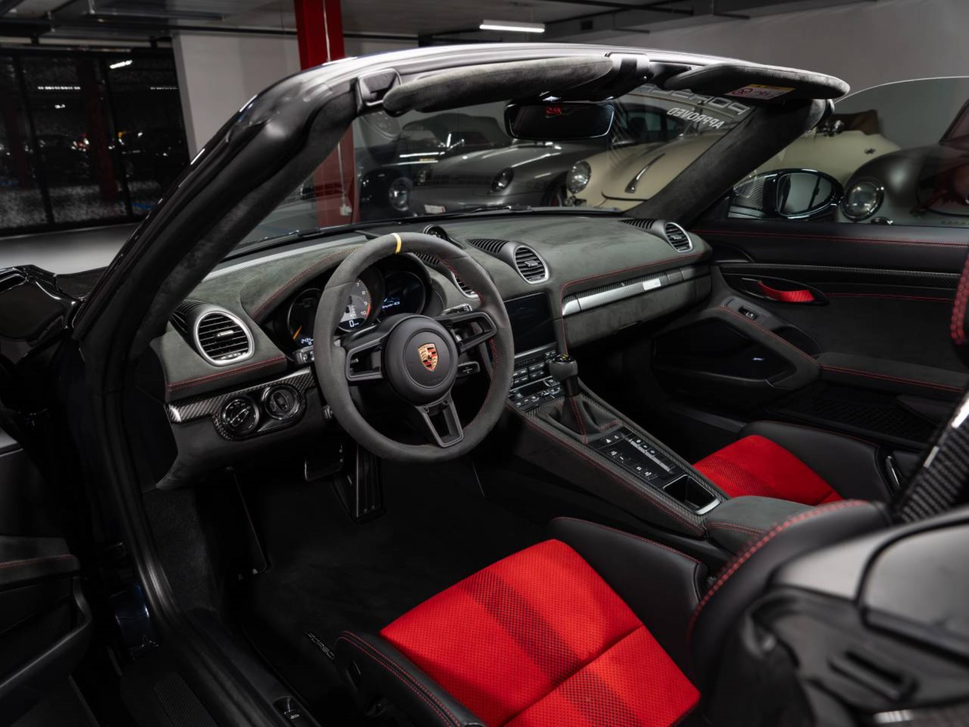 PORSCHE 718 Spyder RS (MY24)-showroom-element-3