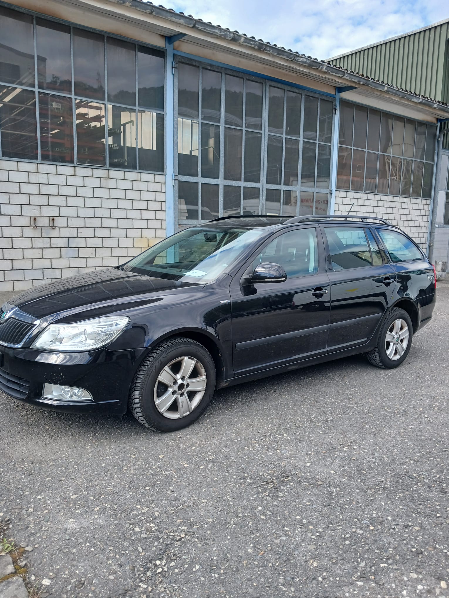 SKODA Octavia Combi 2.0 TDI Elegance 4x4-image-1