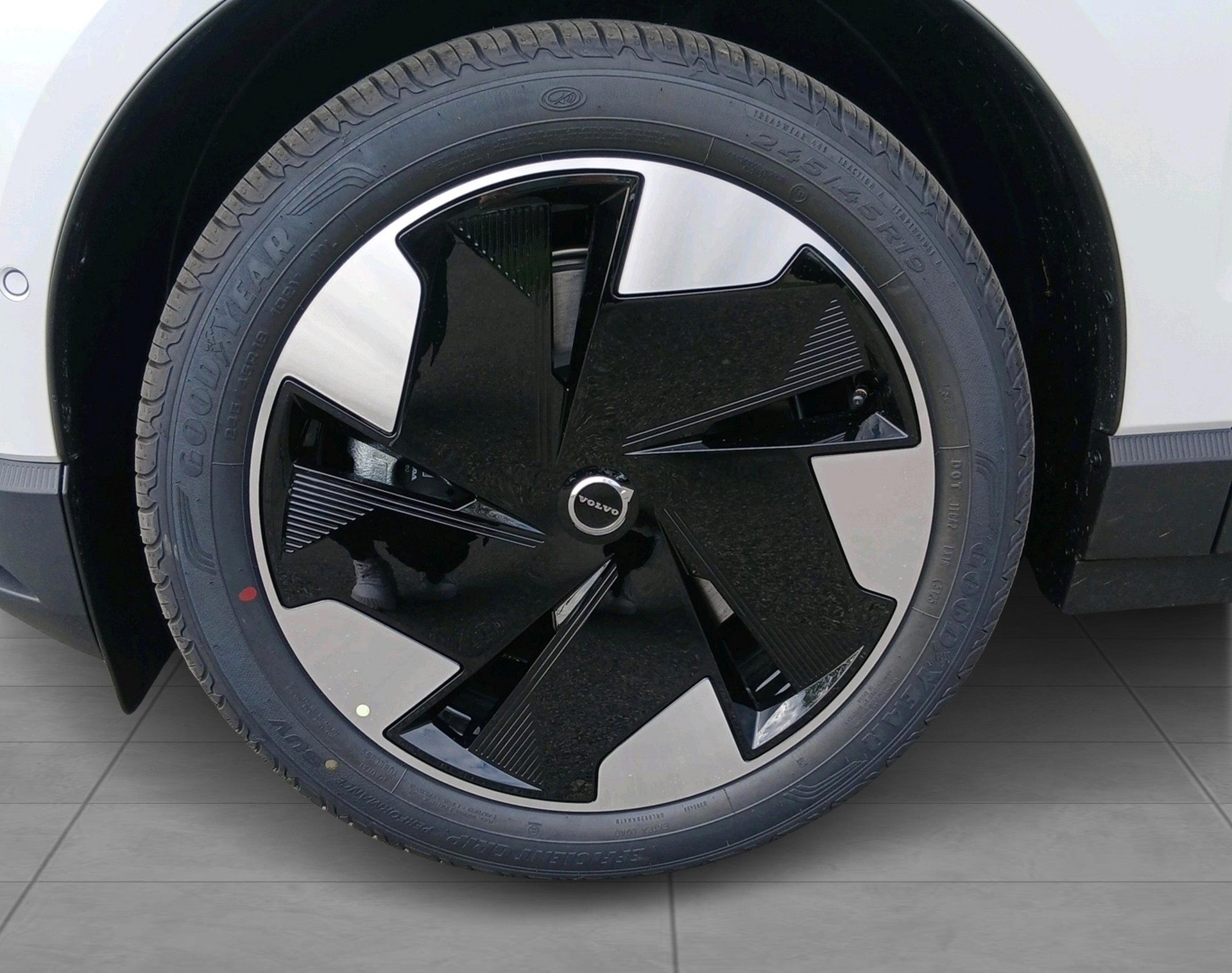 VOLVO EX 30 E60 Twin Ultra Performanc-image-10