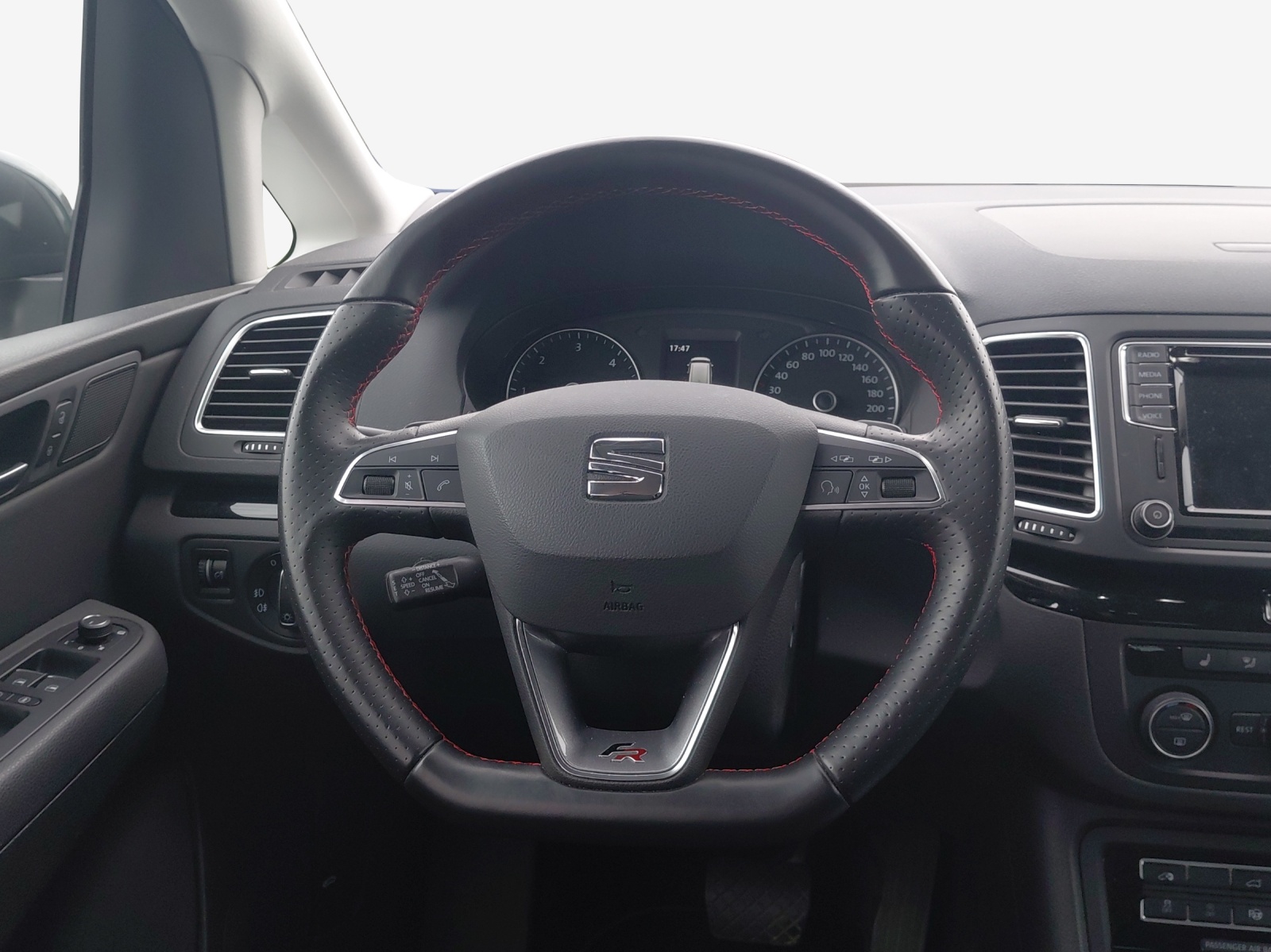 SEAT Alhambra 2.0 TDI 4Drive SWISS FR-image-9