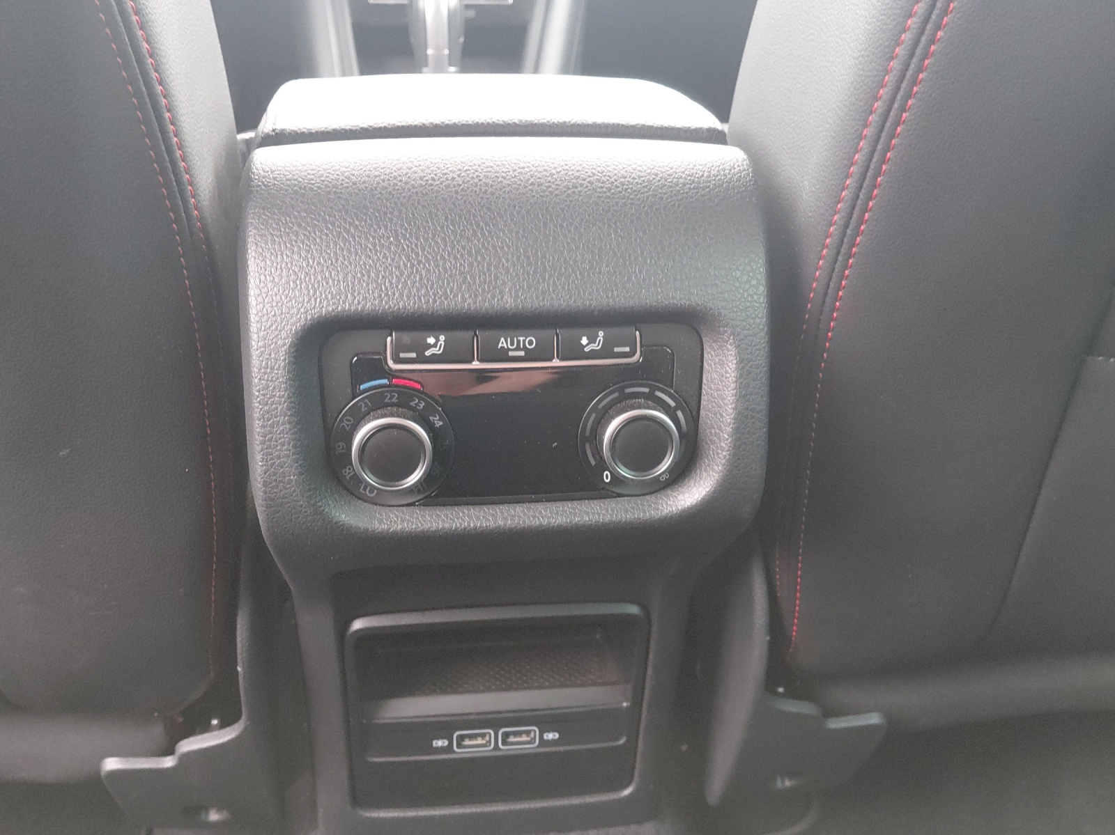 SEAT Alhambra 2.0 TDI 4Drive SWISS FR-image-13