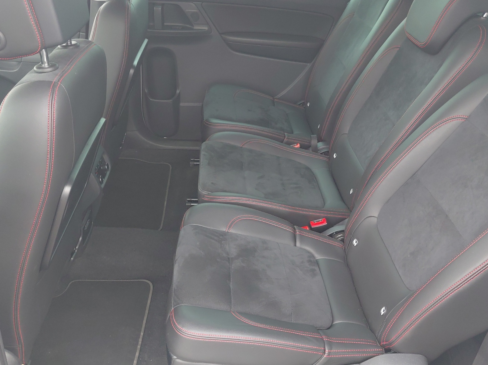 SEAT Alhambra 2.0 TDI 4Drive SWISS FR-image-11