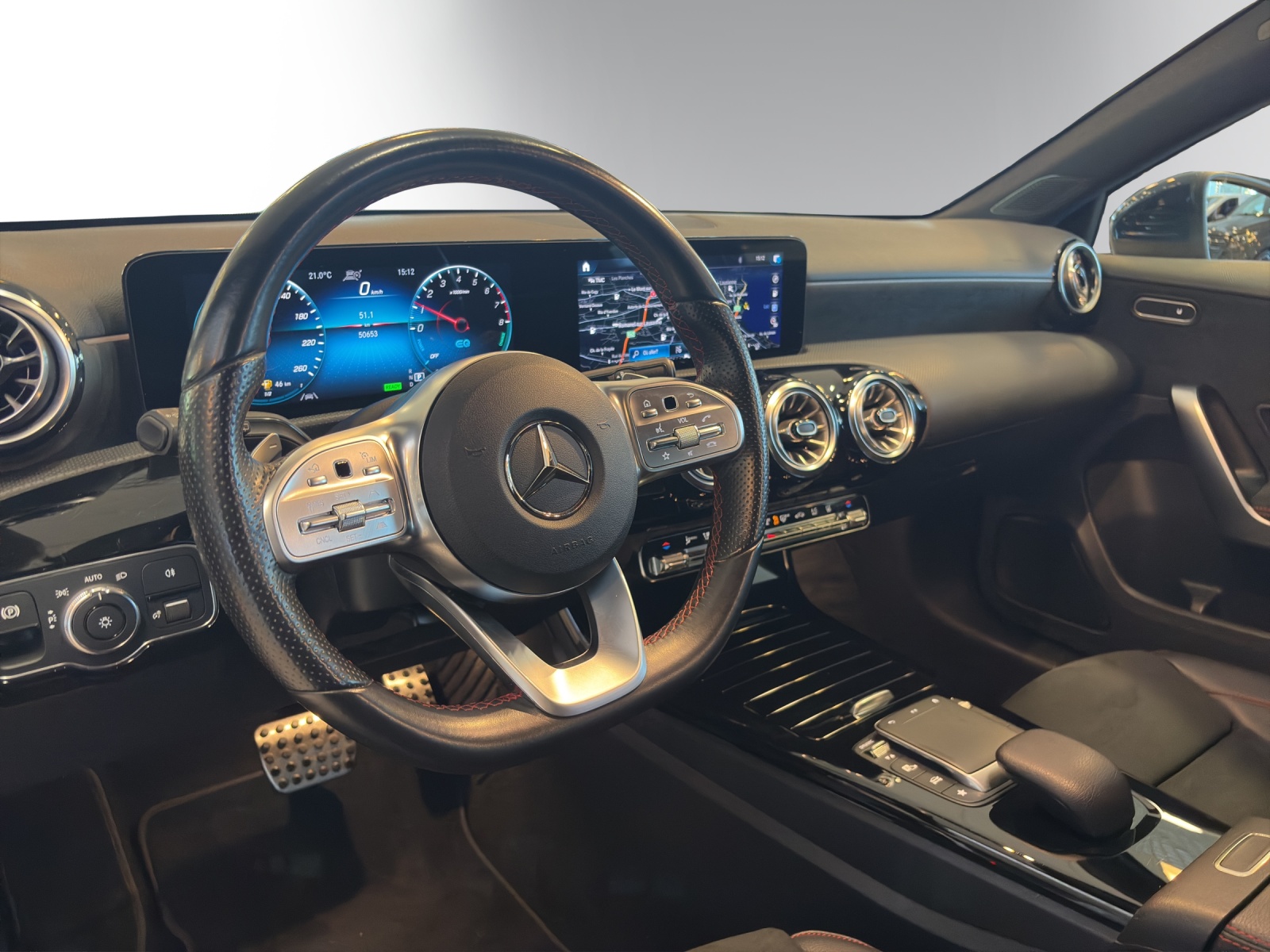 MERCEDES-BENZ A 250e AMG Line-image-8