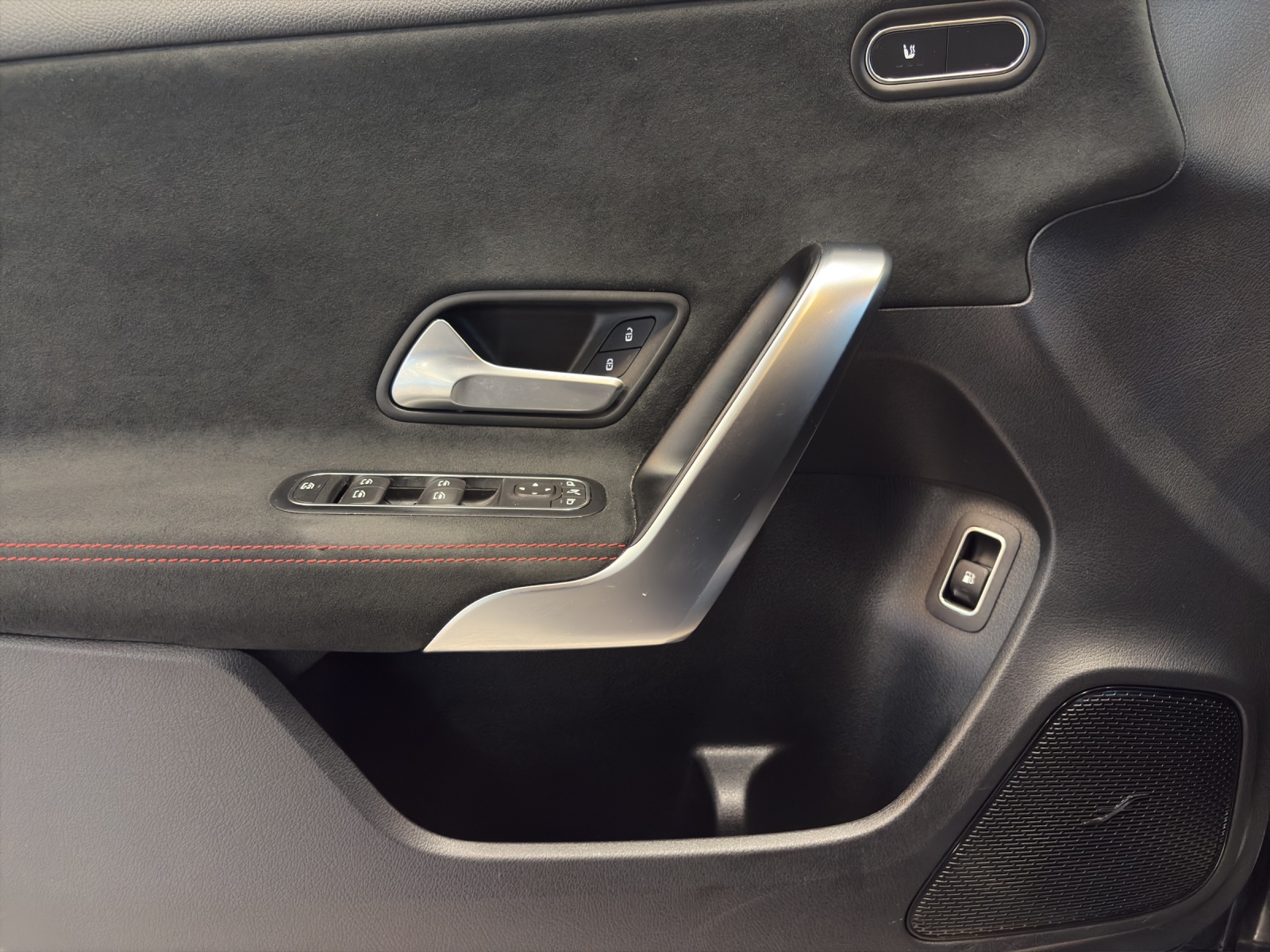 MERCEDES-BENZ A 250e AMG Line-image-7