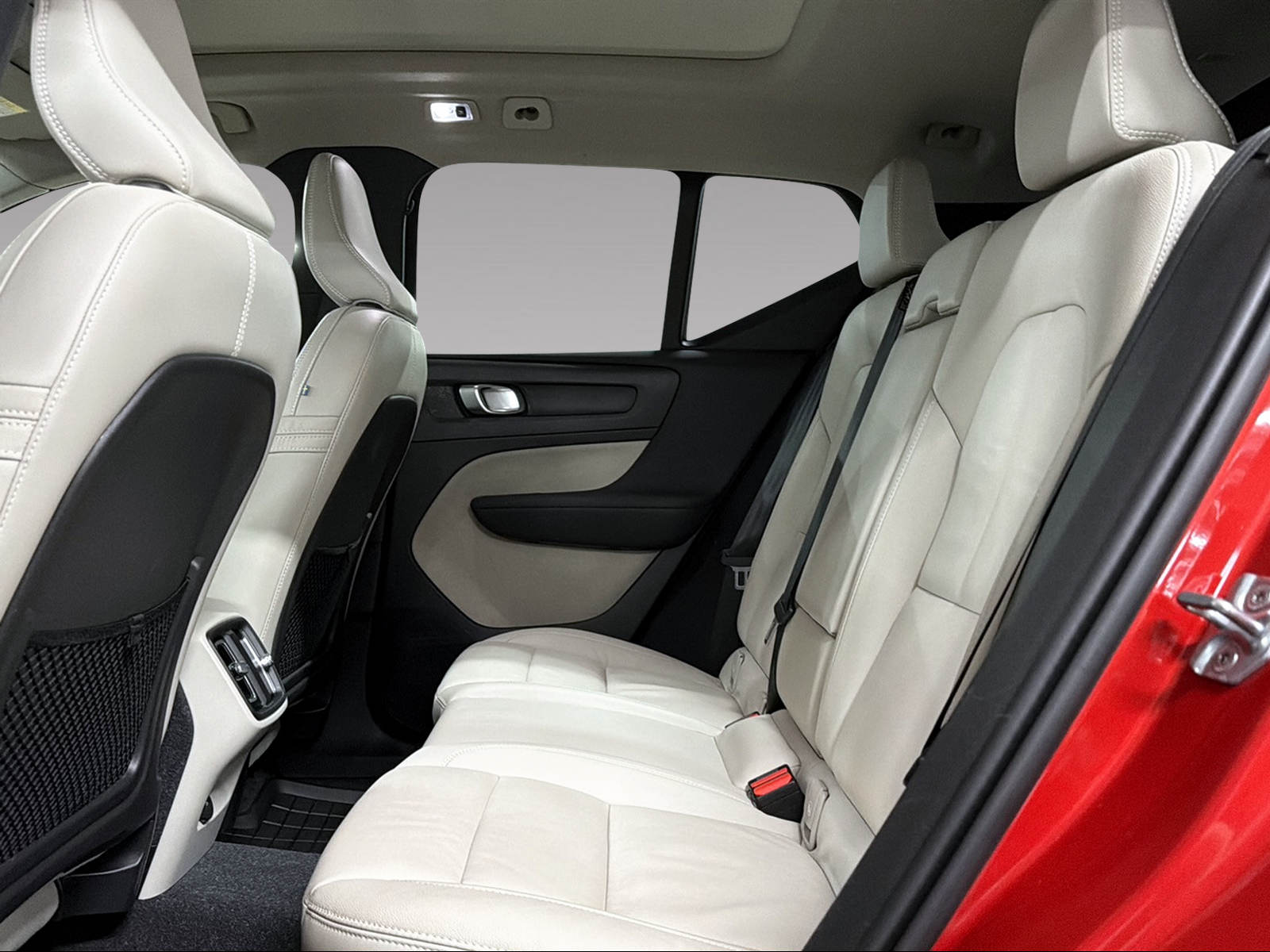 VOLVO XC40 2.0 B5 MH Inscription AWD-image-9
