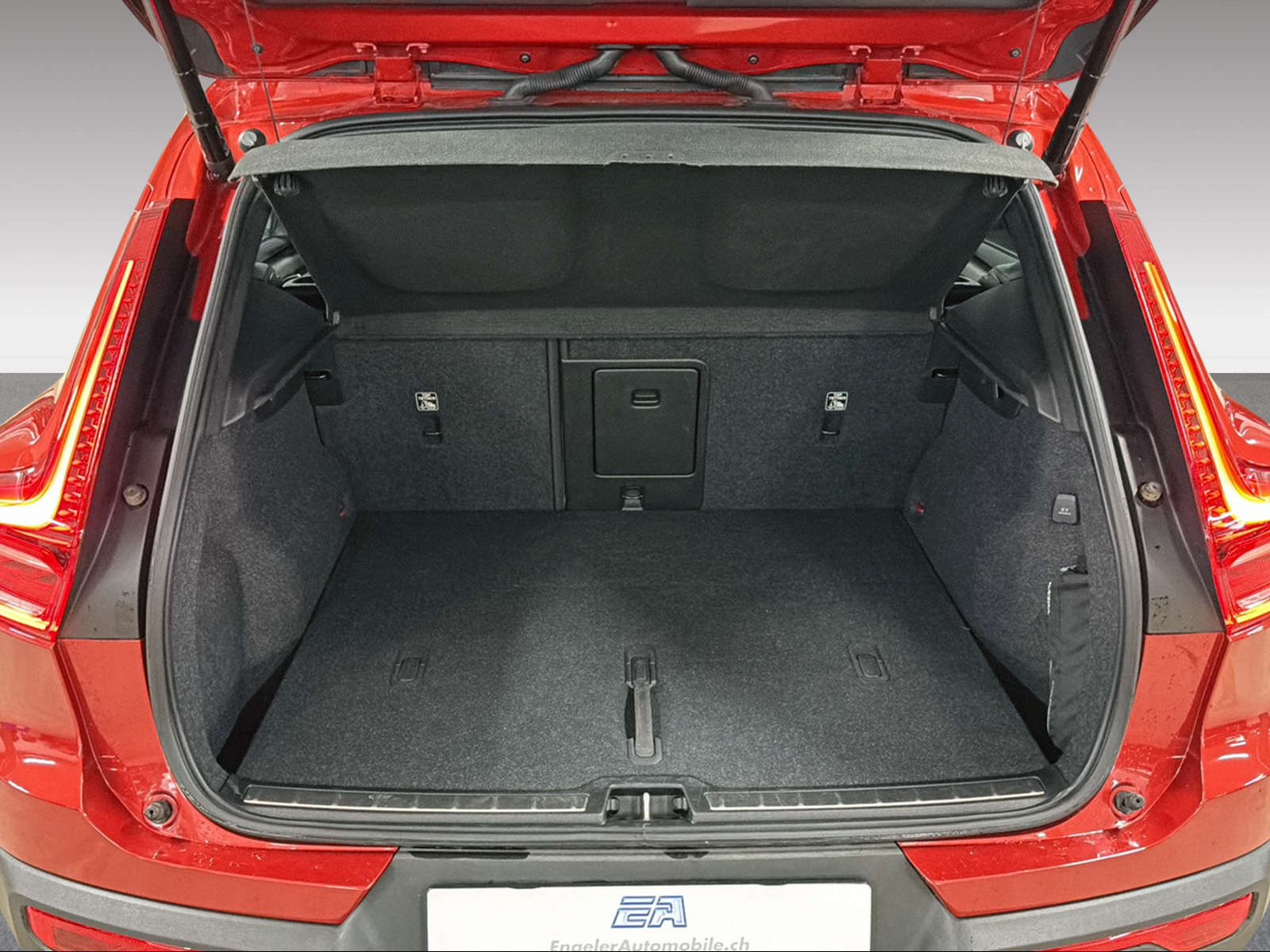 VOLVO XC40 2.0 B5 MH Inscription AWD-image-5