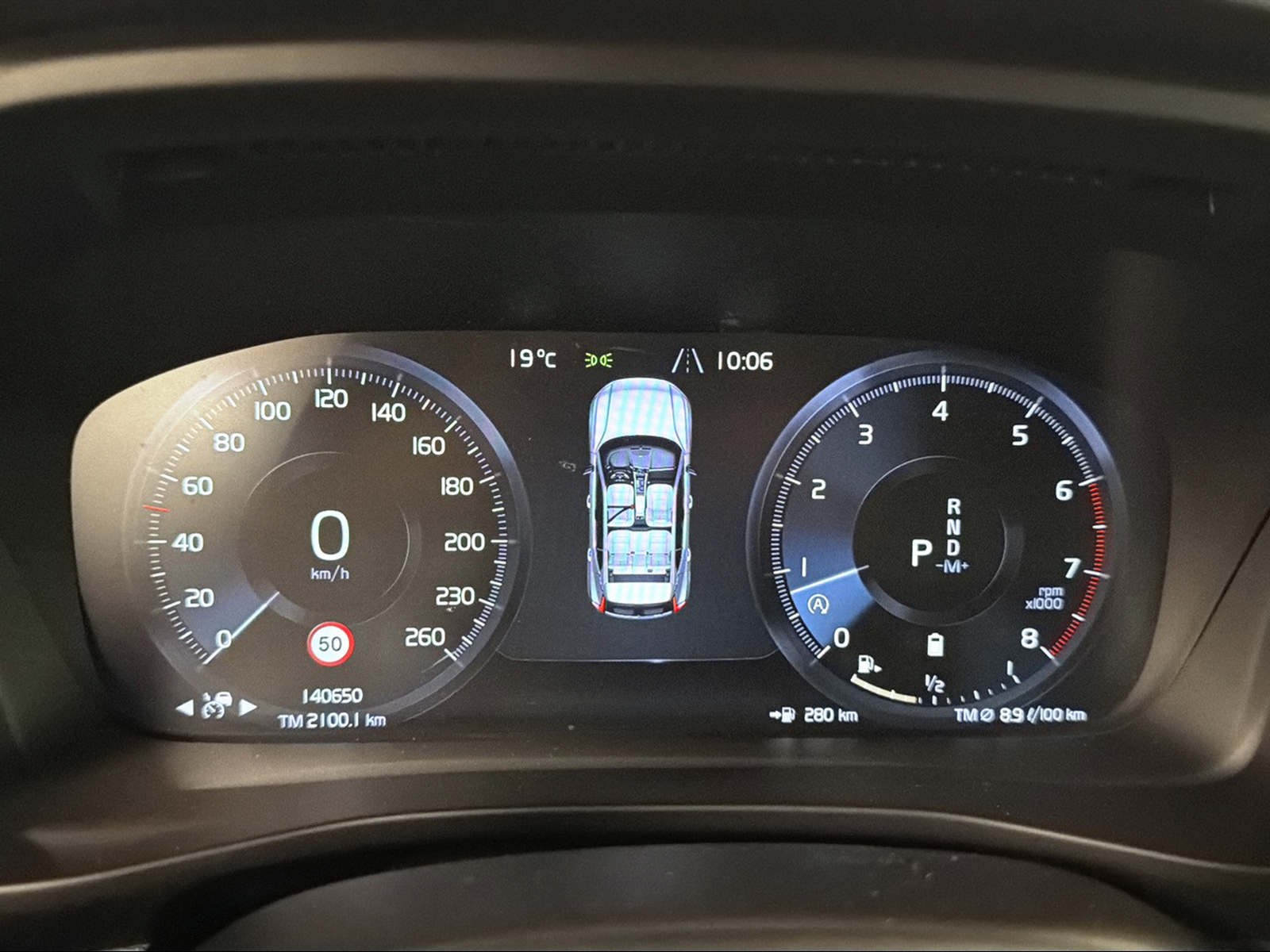 VOLVO XC40 2.0 B5 MH Inscription AWD-image-11