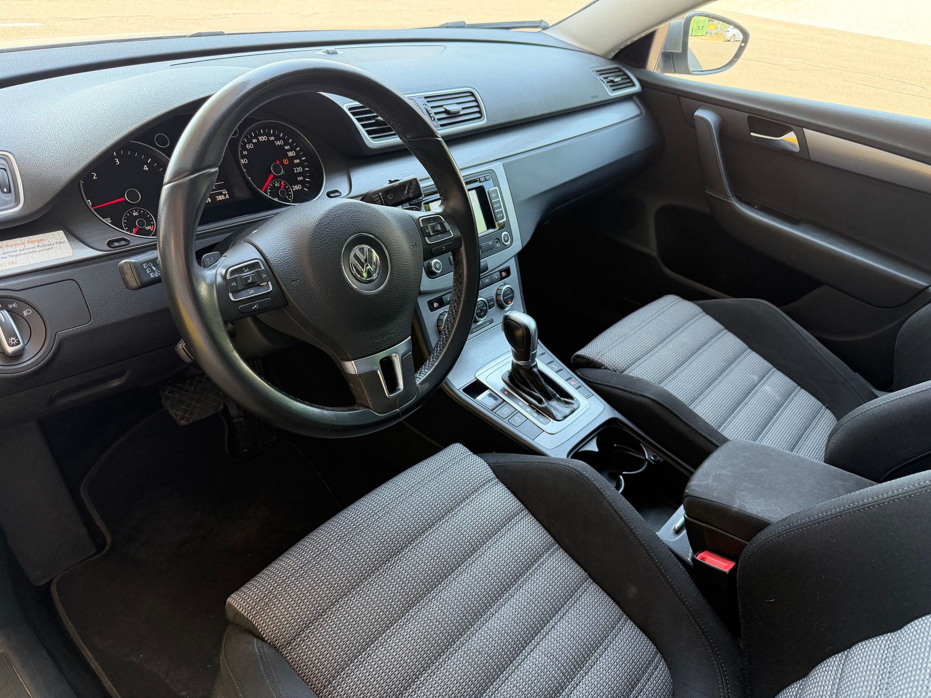 VW Passat Variant 2.0 TDI BMT DSG-image-7