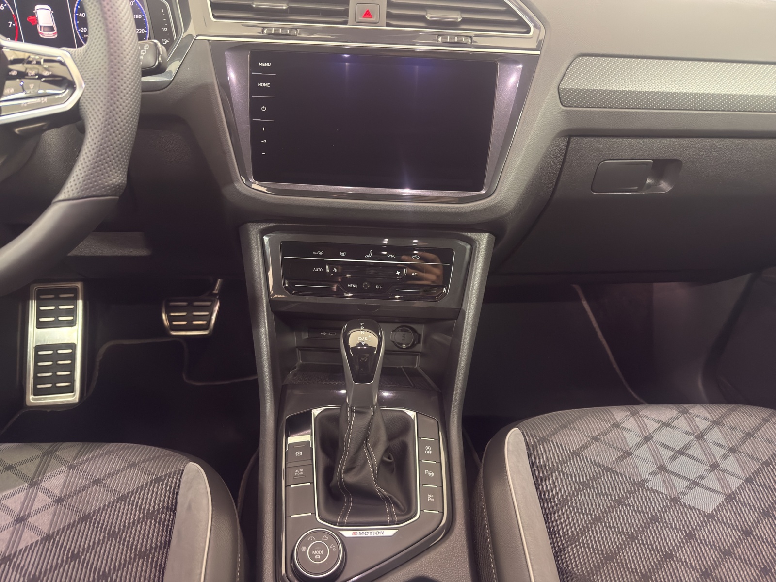 VW Tiguan 2.0TSI R-Line 4Motion DSG-image-10