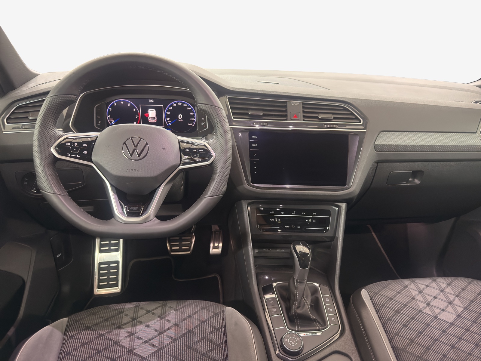 VW Tiguan 2.0TSI R-Line 4Motion DSG-image-8