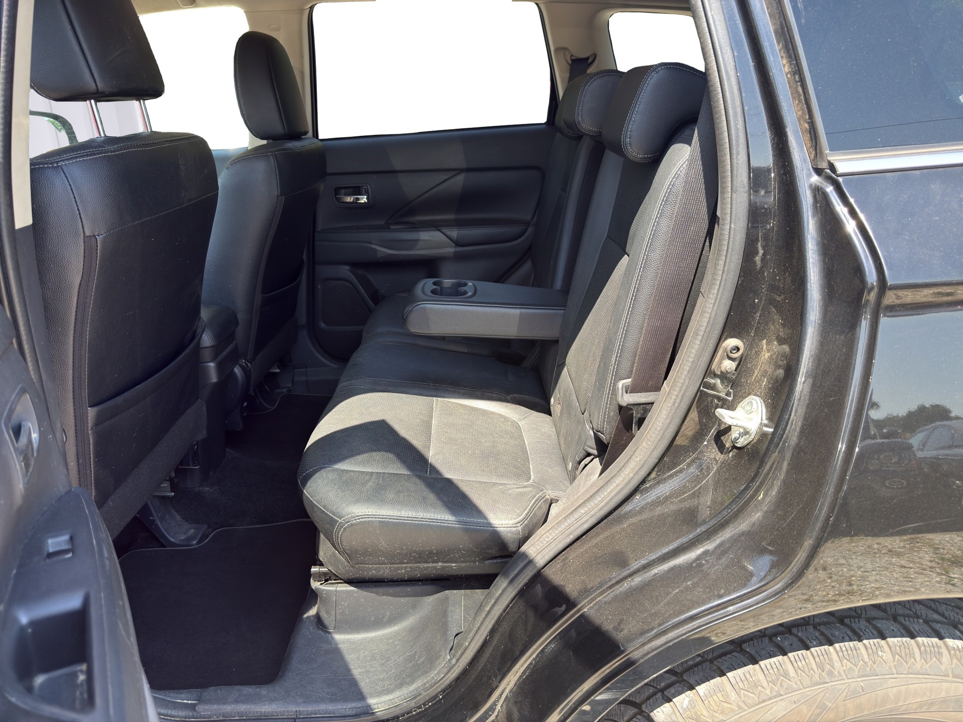 MITSUBISHI Outlander 2.2 DID Navigator 4WD Automatic-image-11