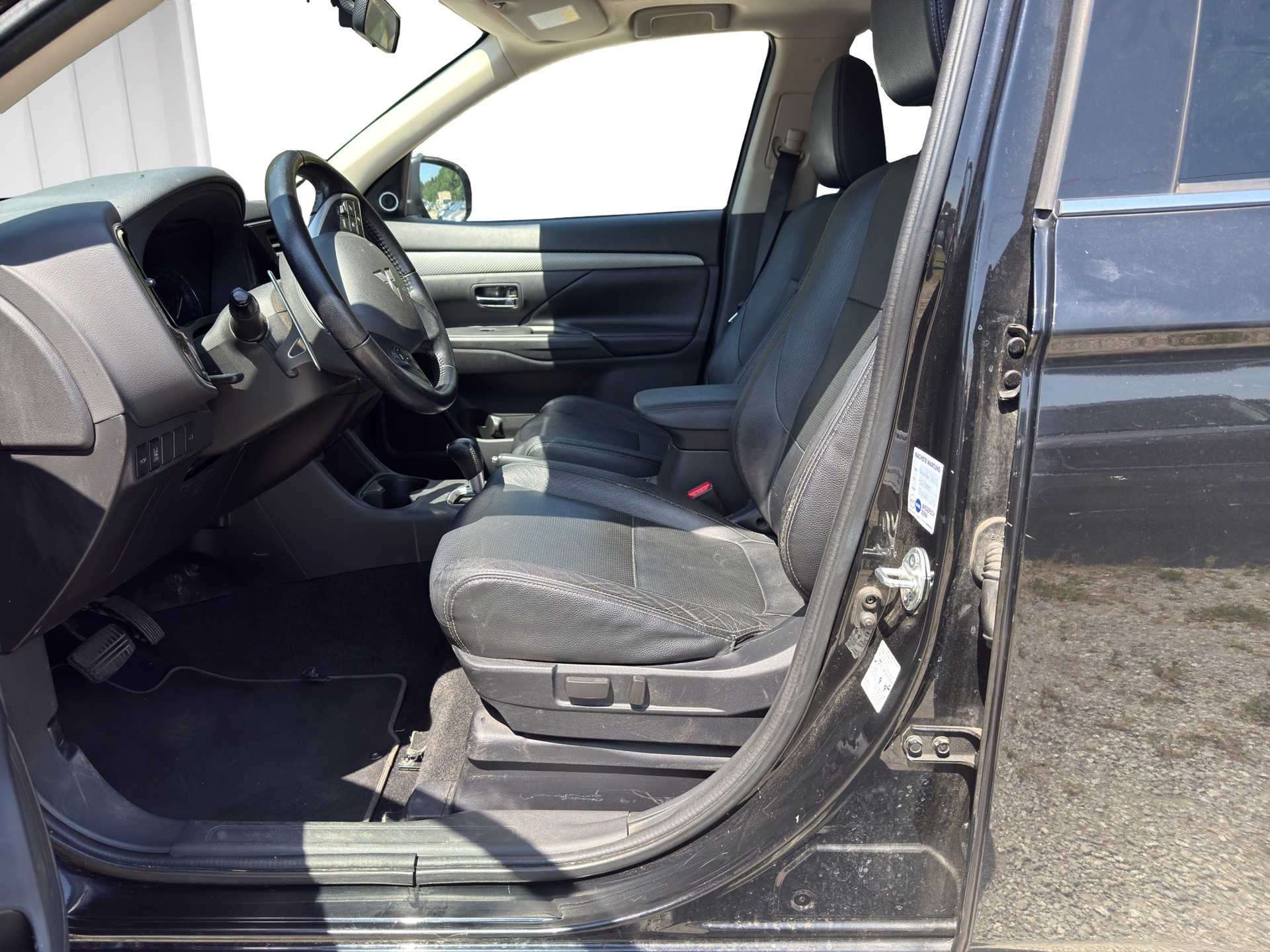 MITSUBISHI Outlander 2.2 DID Navigator 4WD Automatic-image-10