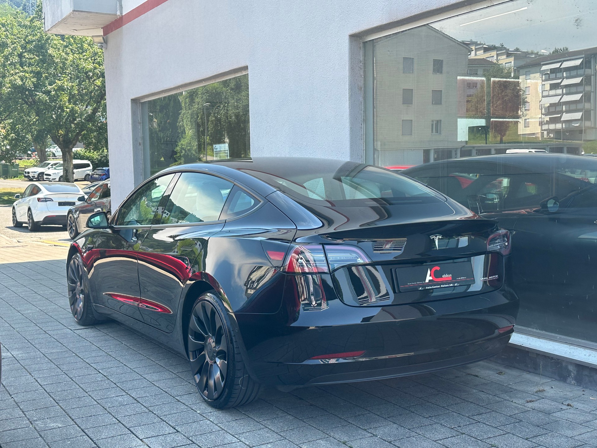 TESLA Model 3 Performance Dual Motor AWD-image-2