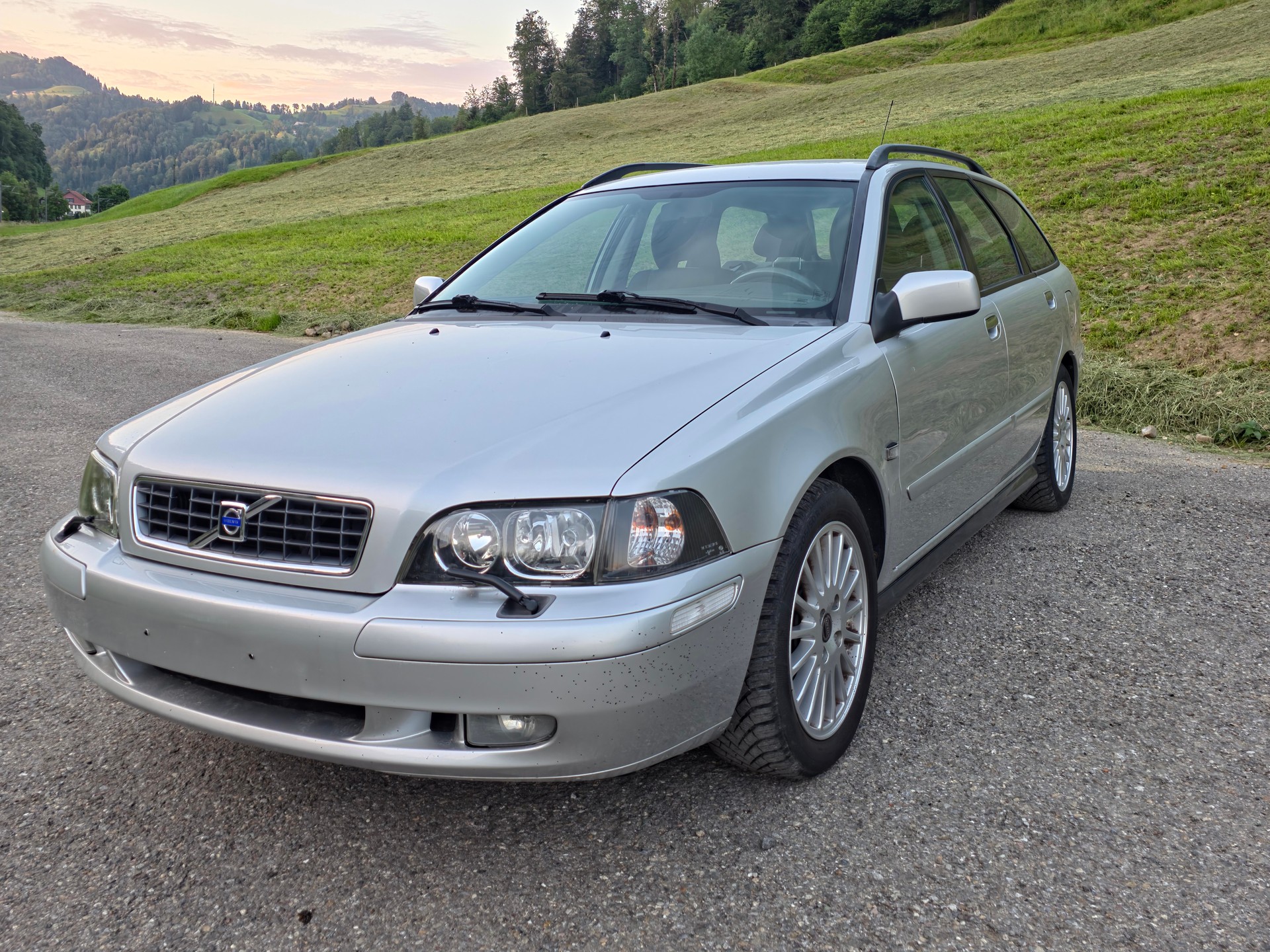 VOLVO V40 2.0Turbo | Automat | Kombi-image-1