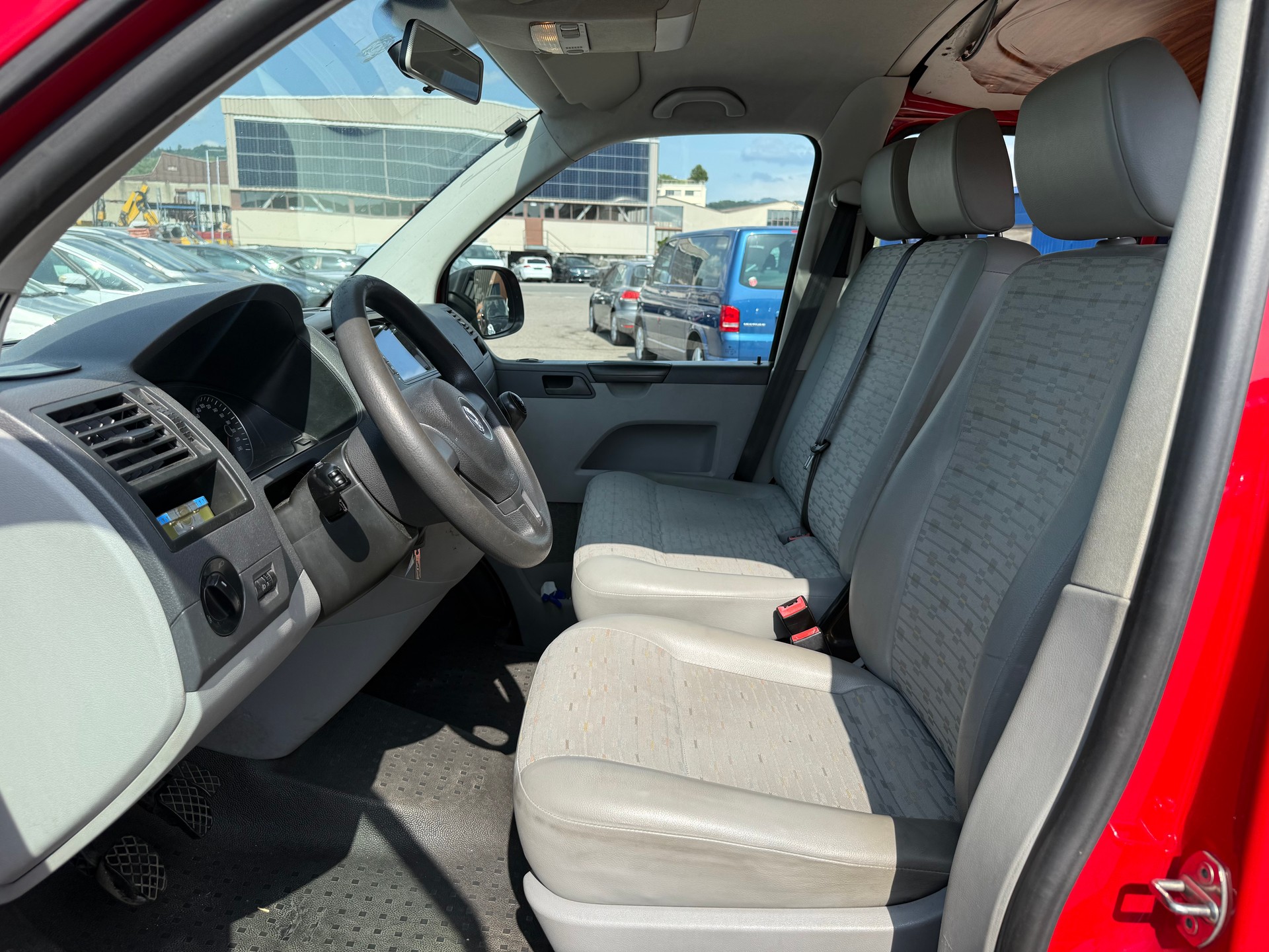 VW T5 2.0 TDI Entry-image-5