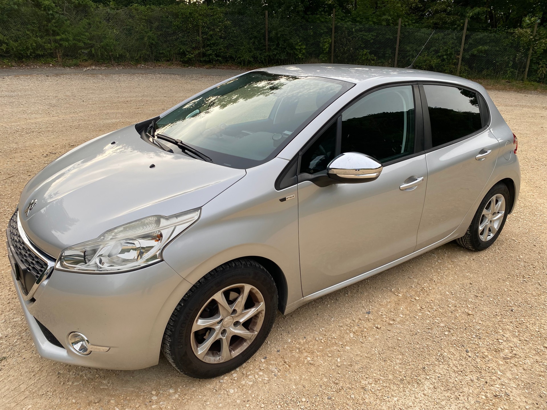 PEUGEOT 1.2 VTi Style-image-0