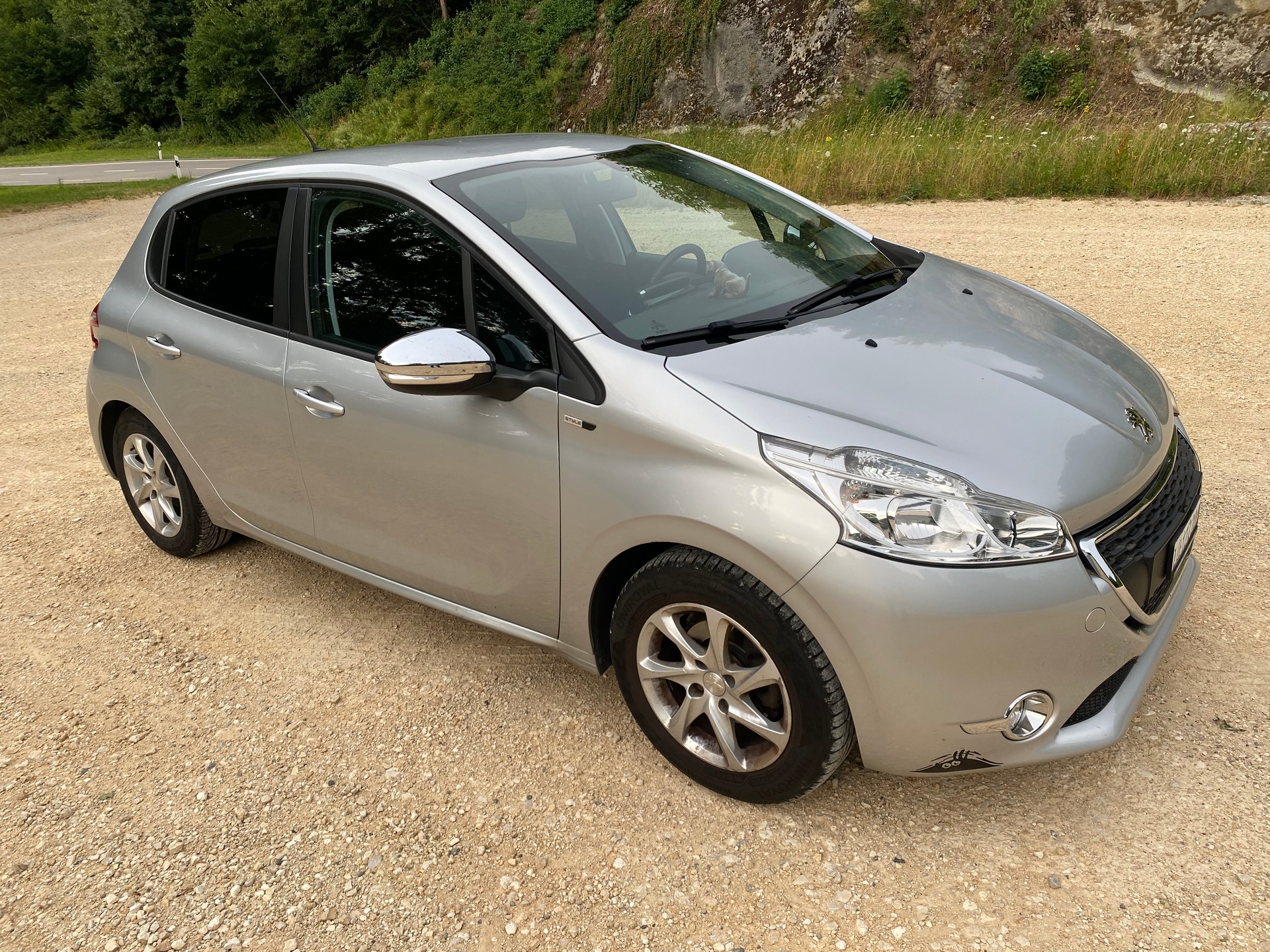 PEUGEOT 1.2 VTi Style-image-1