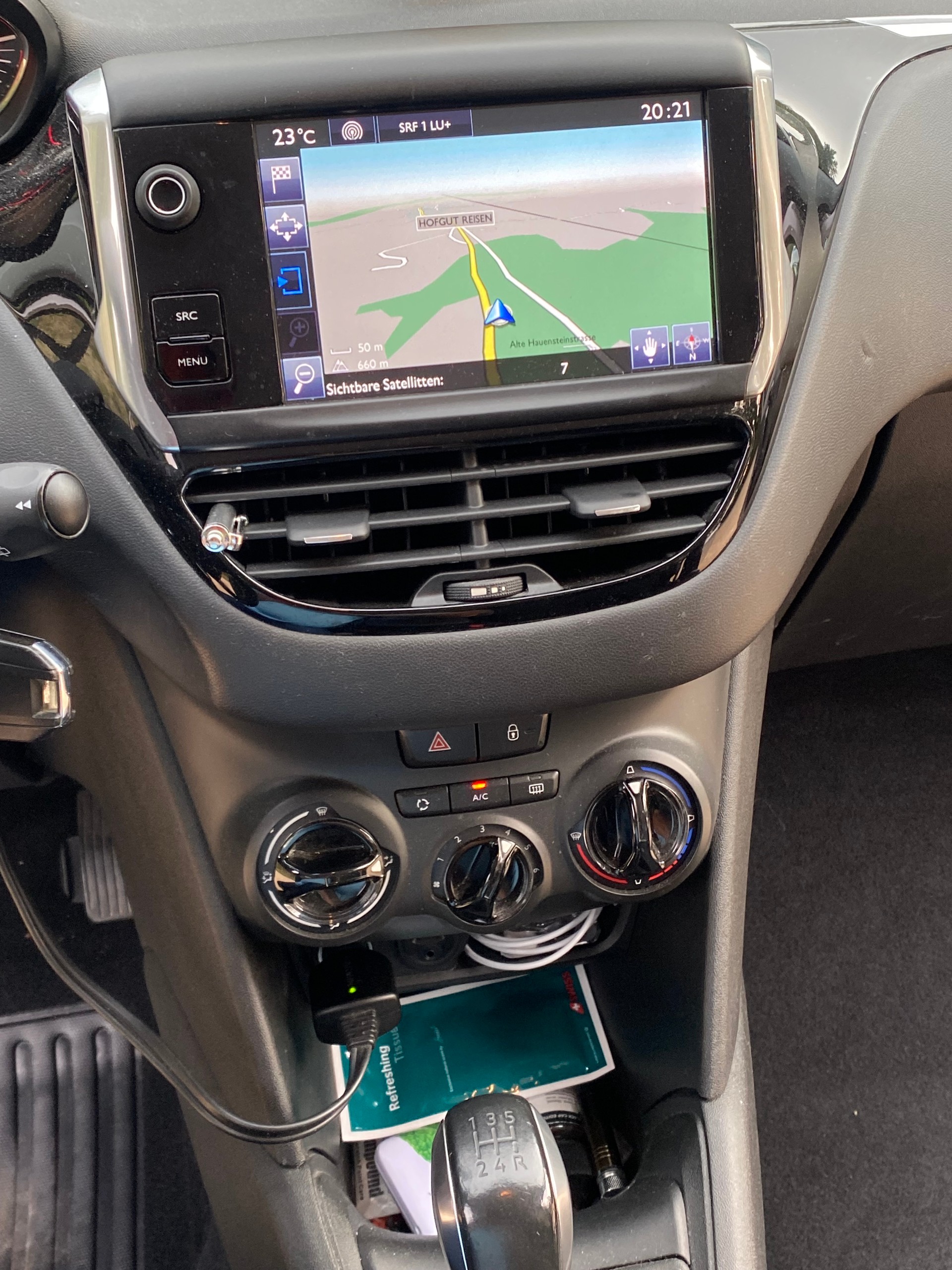 PEUGEOT 1.2 VTi Style-image-3