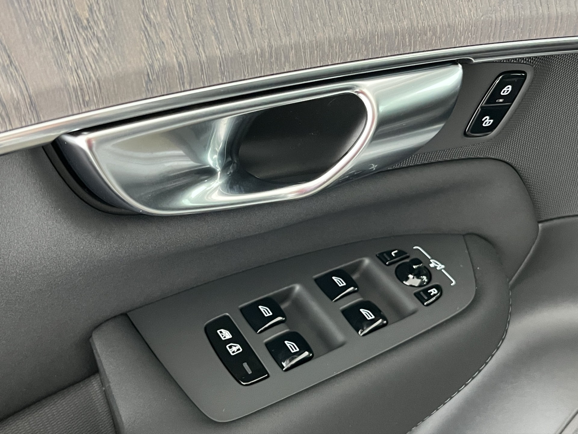 VOLVO XC90 2.0 T8 TE Ultra Dark eAWD-image-11