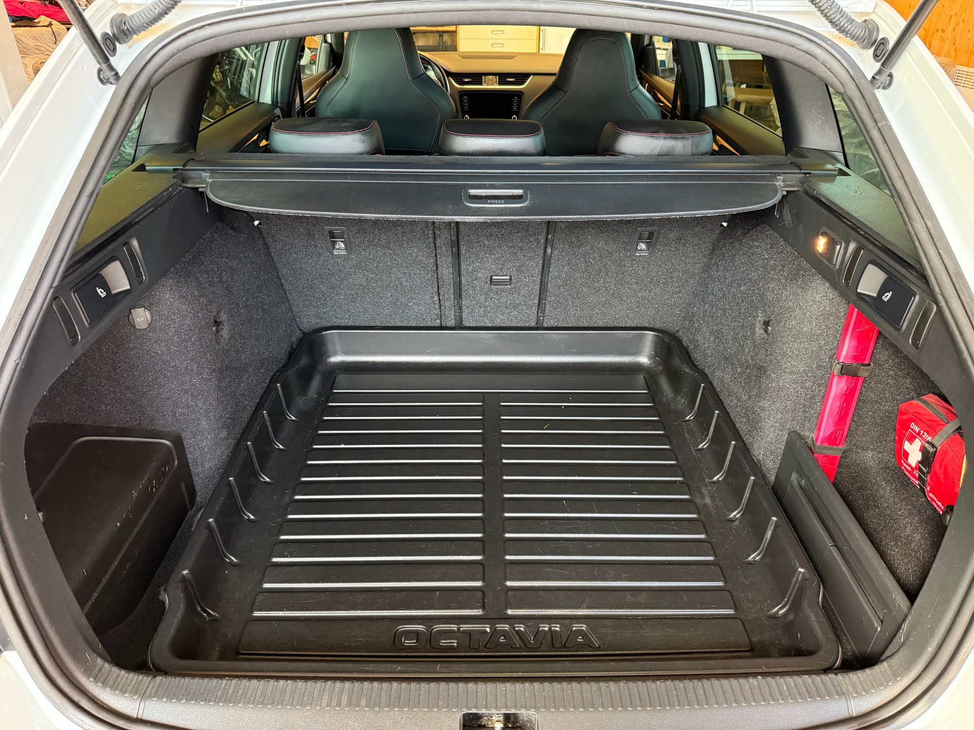 SKODA Octavia Combi 2.0 TSI RS DSG-image-14