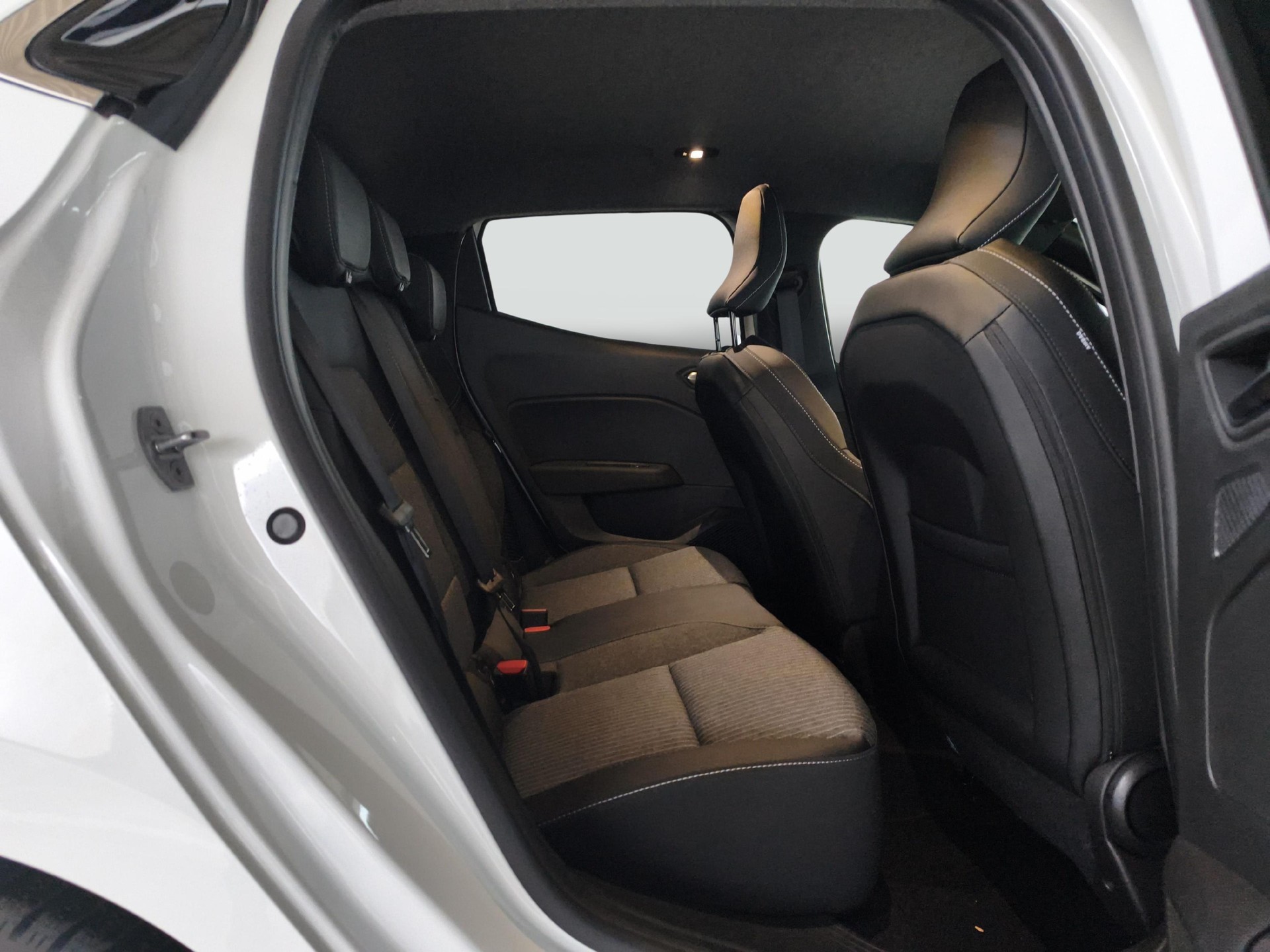 MITSUBISHI Colt 1.6 HEV Intense-image-10