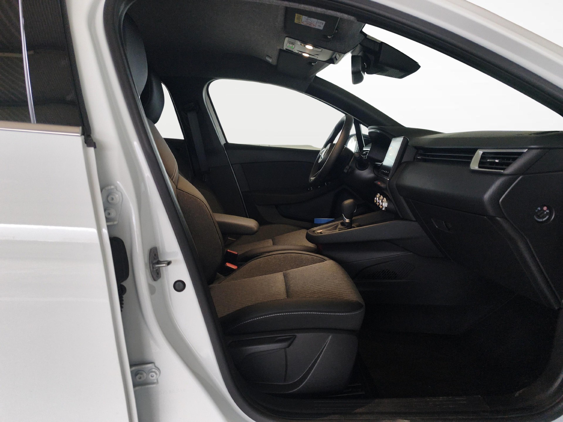 MITSUBISHI Colt 1.6 HEV Intense-image-9