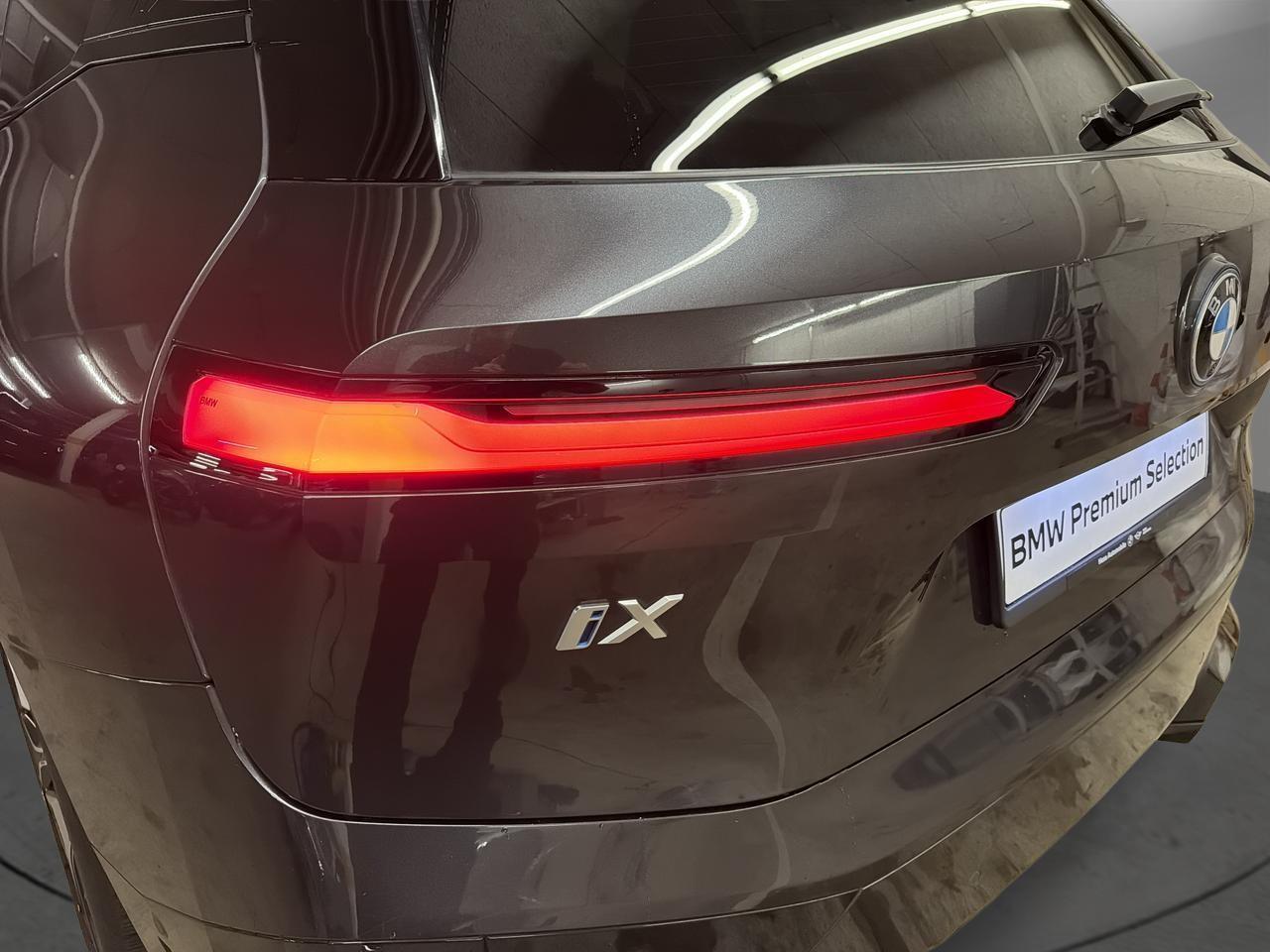 BMW iX xDrive50-image-11