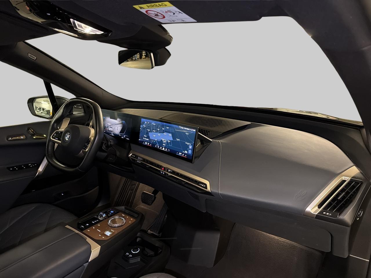 BMW iX xDrive50-image-12