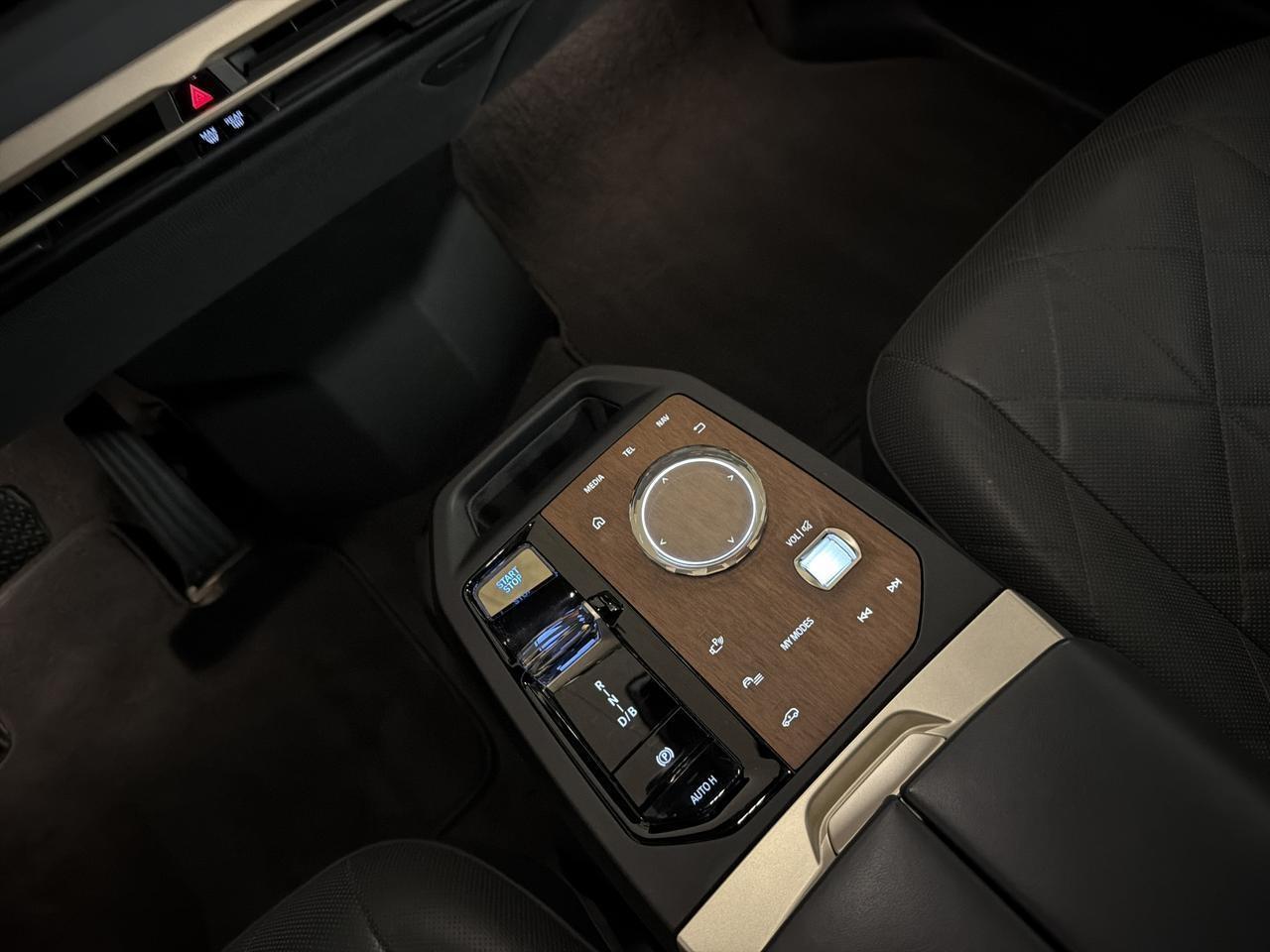 BMW iX xDrive50-image-23