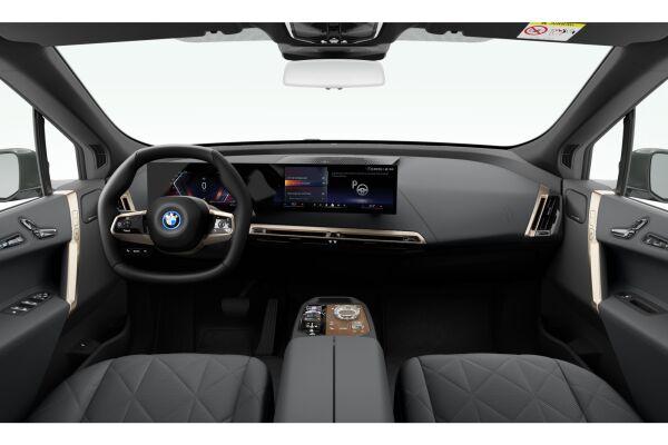 BMW iX xDrive50-image-6