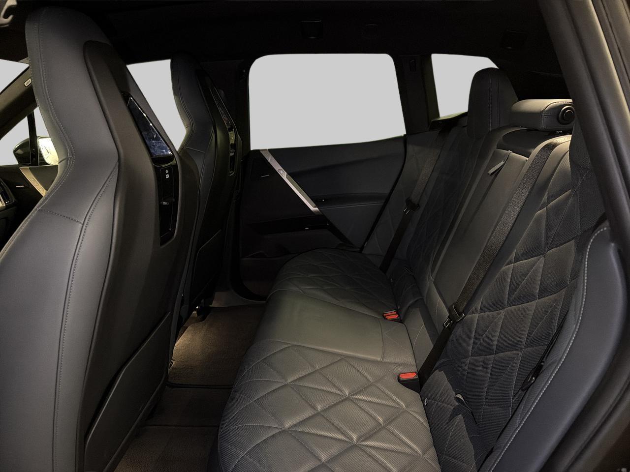 BMW iX xDrive50-image-14