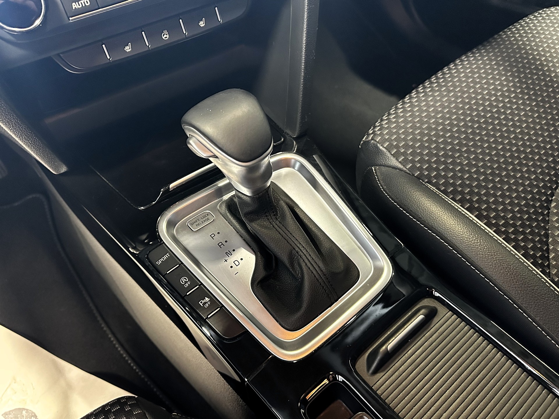 KIA XCeed 1.4 T-GDi Style DCT-image-4