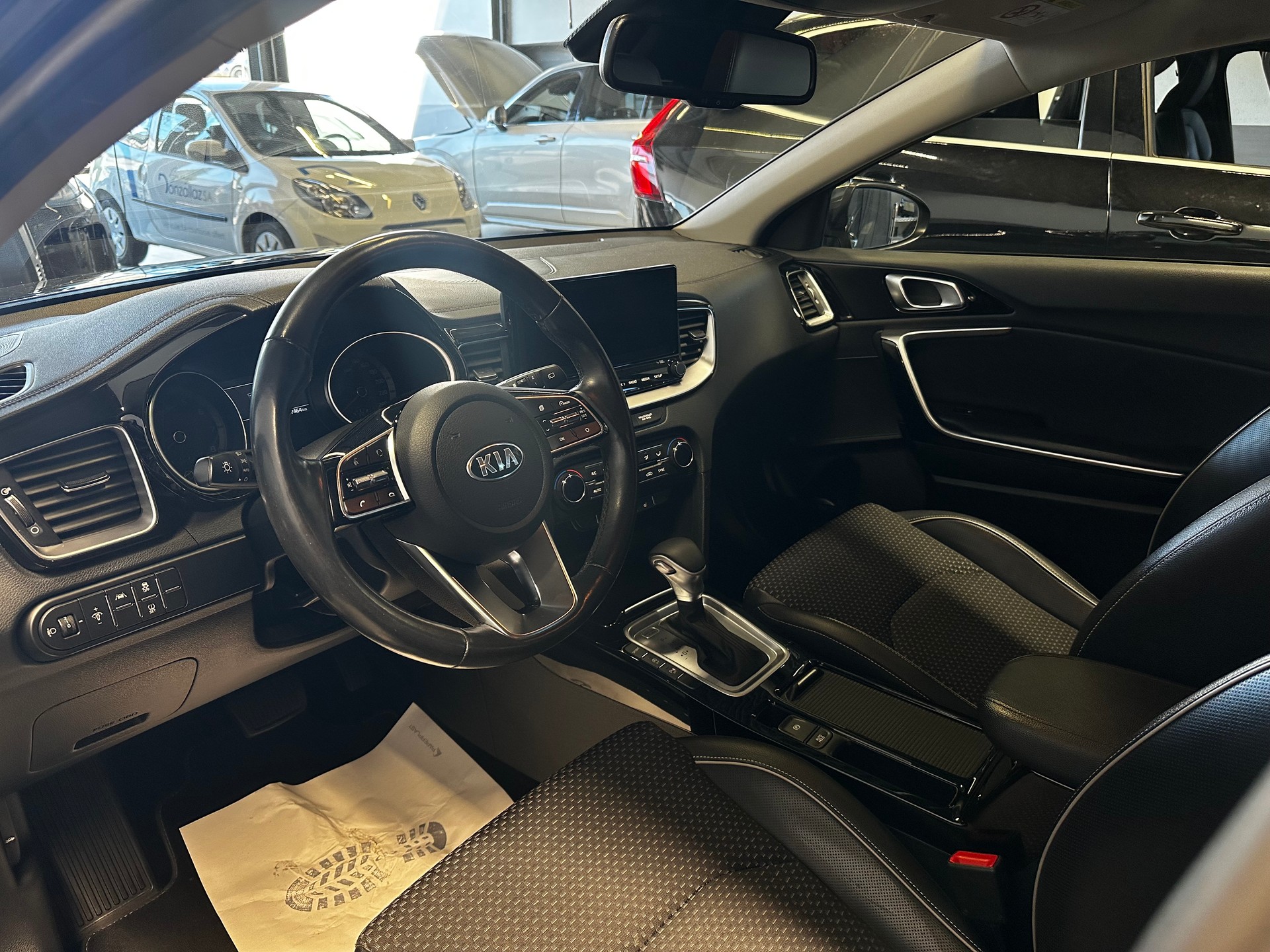 KIA XCeed 1.4 T-GDi Style DCT-image-3