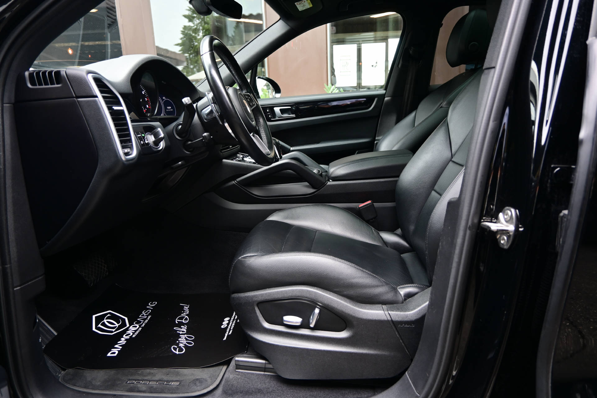 PORSCHE Cayenne 3.0 V6 E-Hybrid *Pano*LED*-image-14
