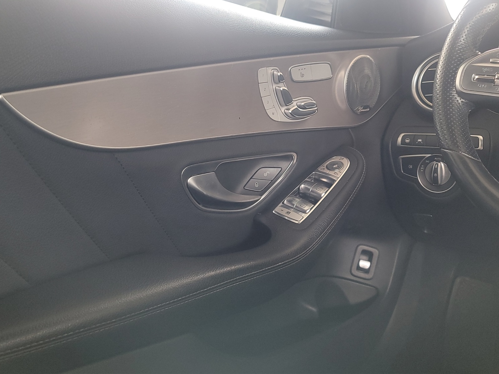 MERCEDES-BENZ C 300 d 4Matic 9G-Tronic-image-14