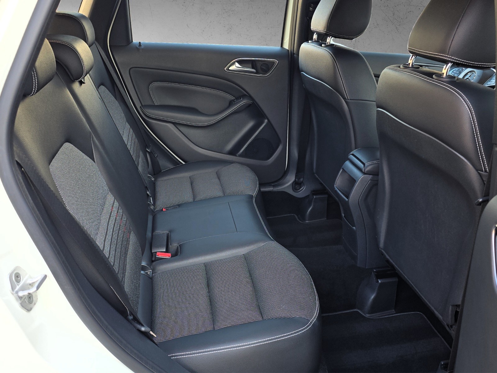 MERCEDES-BENZ B 220 Urban 4Matic 7G-DCT-image-15