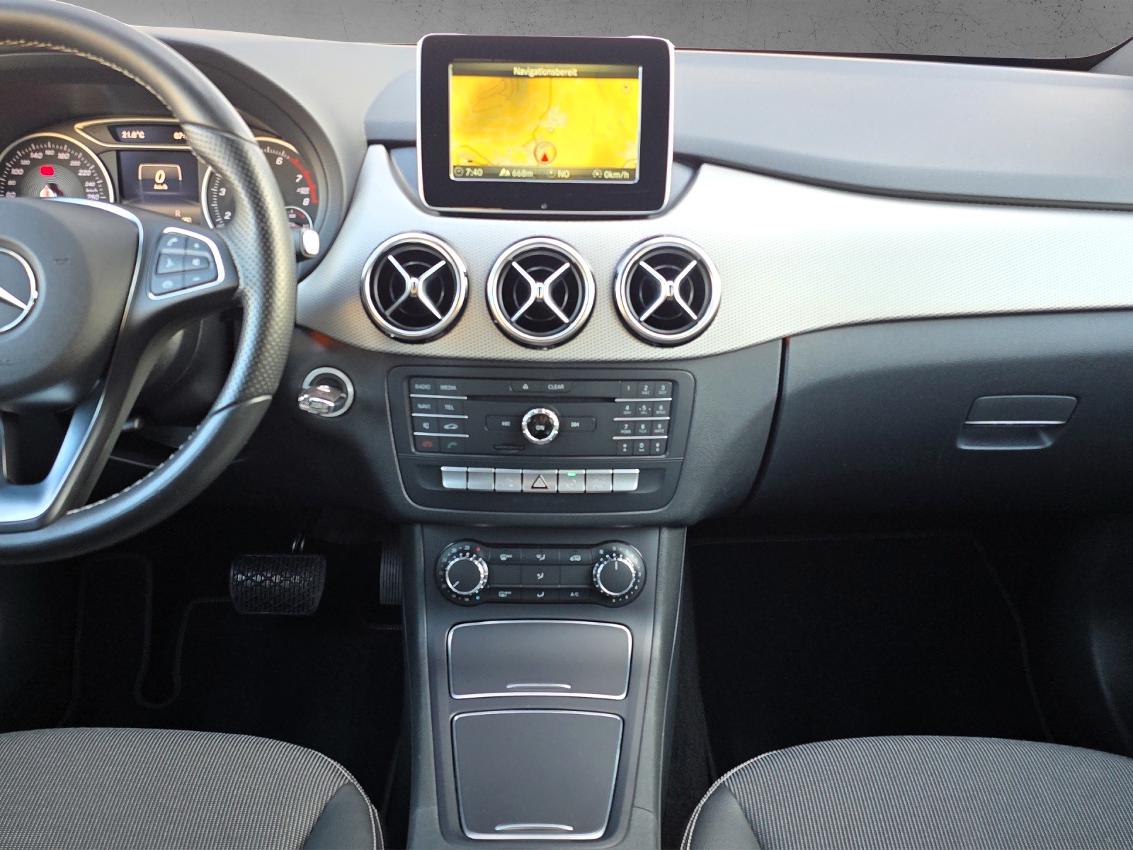 MERCEDES-BENZ B 220 Urban 4Matic 7G-DCT-image-12