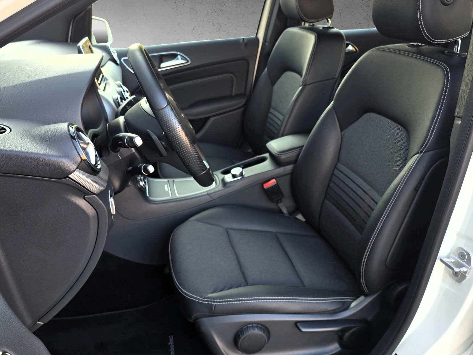 MERCEDES-BENZ B 220 Urban 4Matic 7G-DCT-image-9