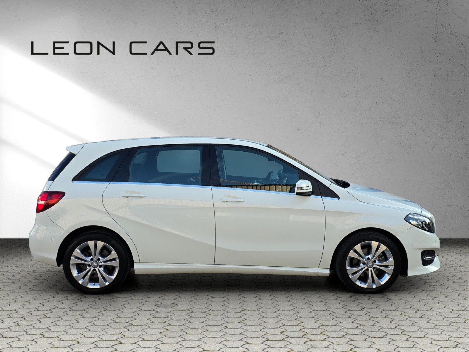 MERCEDES-BENZ B 220 Urban 4Matic 7G-DCT-showroom-element-3
