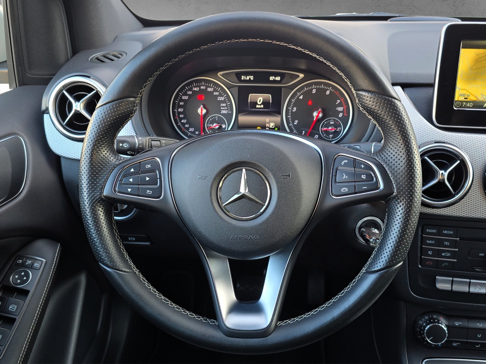 MERCEDES-BENZ B 220 Urban 4Matic 7G-DCT-image-13