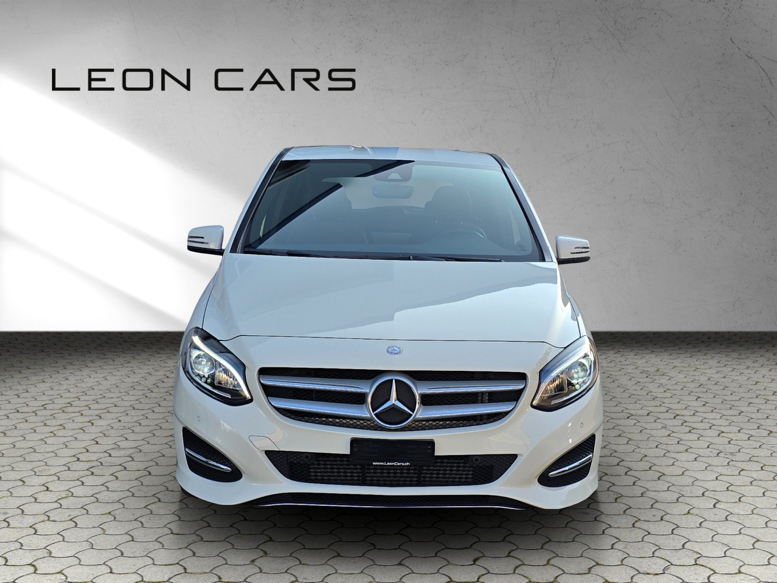 MERCEDES-BENZ B 220 Urban 4Matic 7G-DCT-showroom-element-1